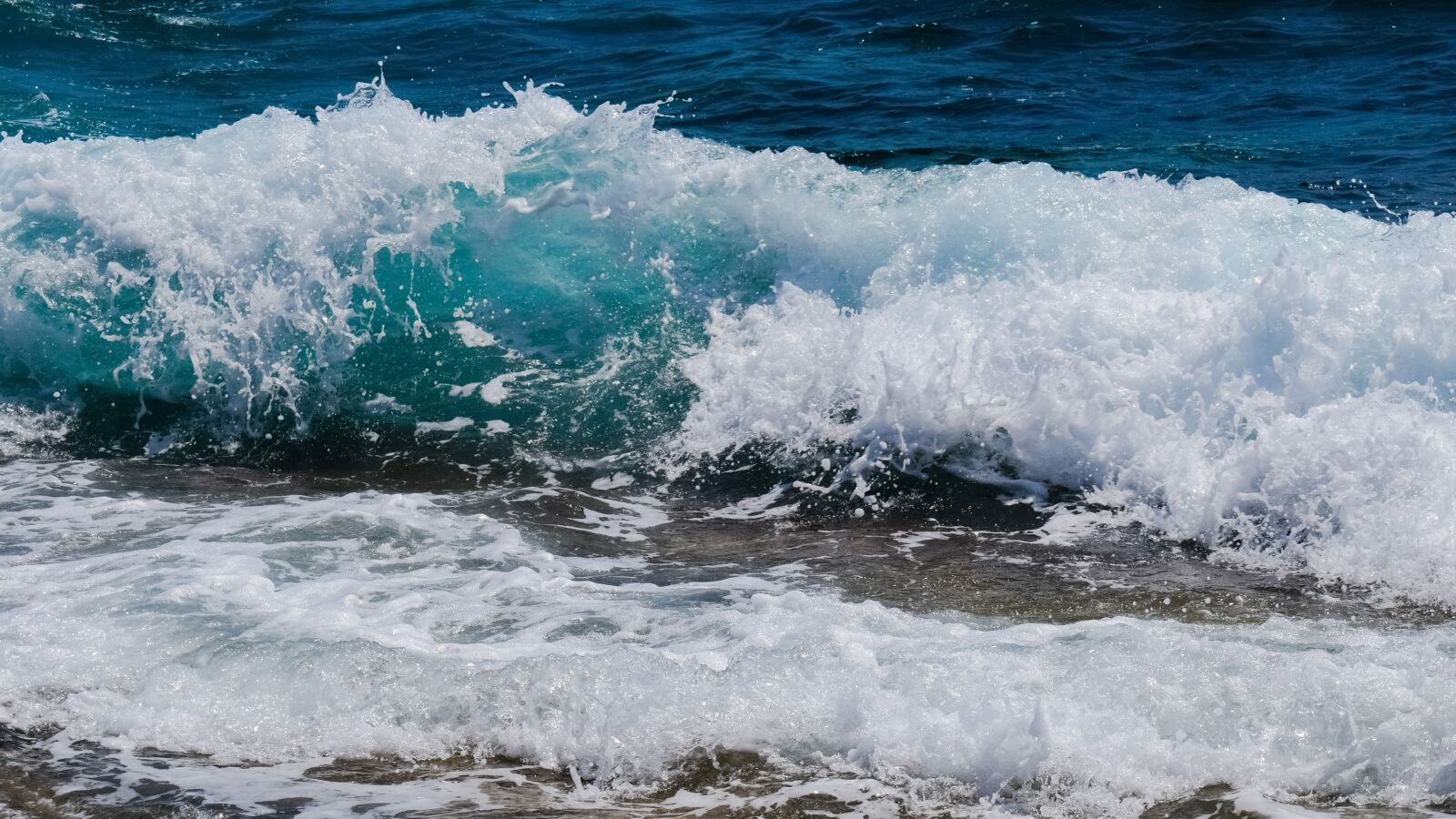 Nikon D3300 sample photo. Wave, smashing, foam photography