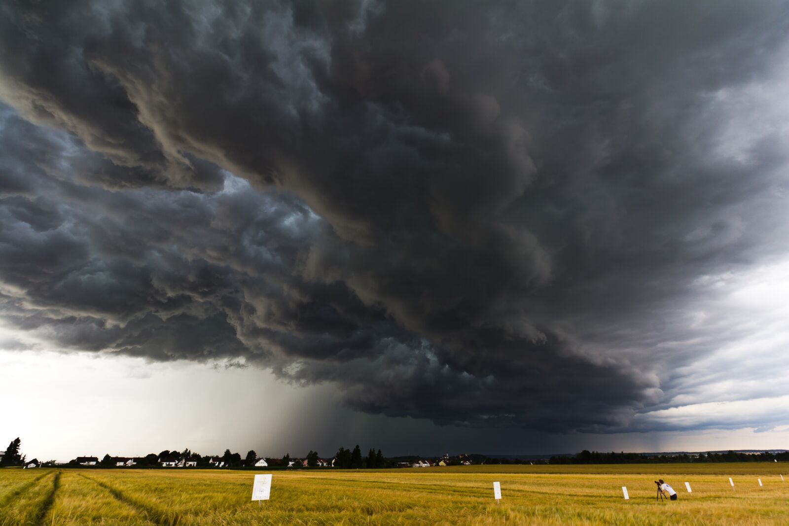 Canon EOS 60D sample photo. A thunderstorm cell, stormy photography