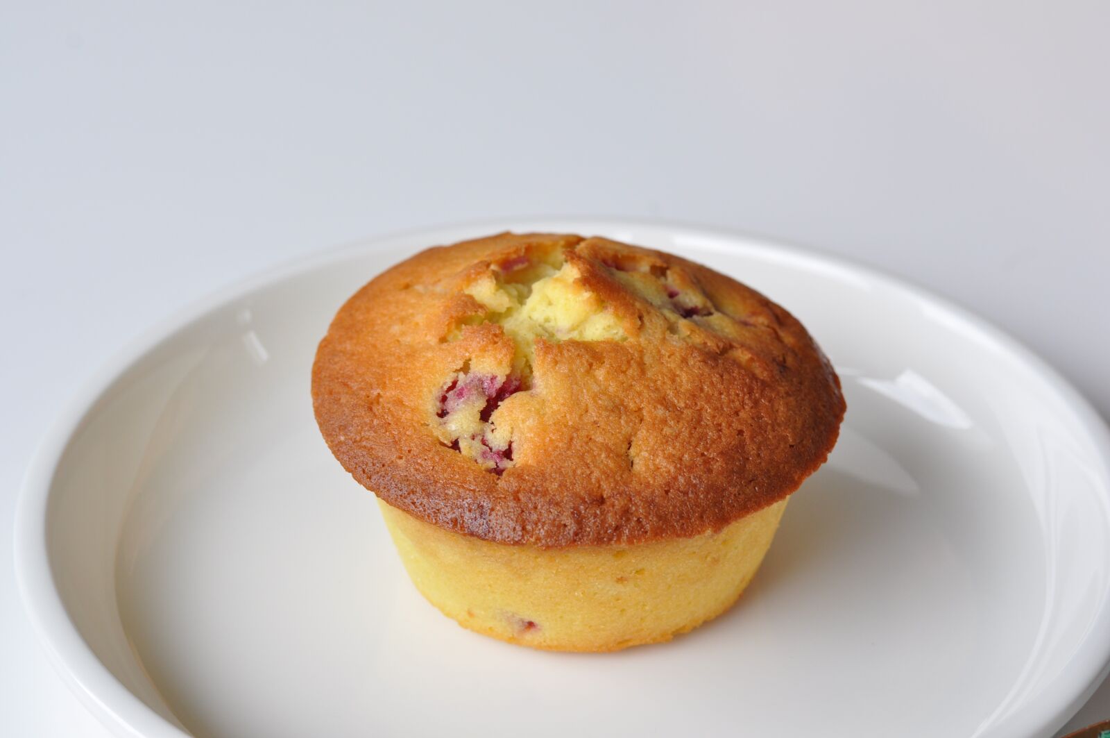 Nikon D5000 sample photo. Muffin, saffron, food photography