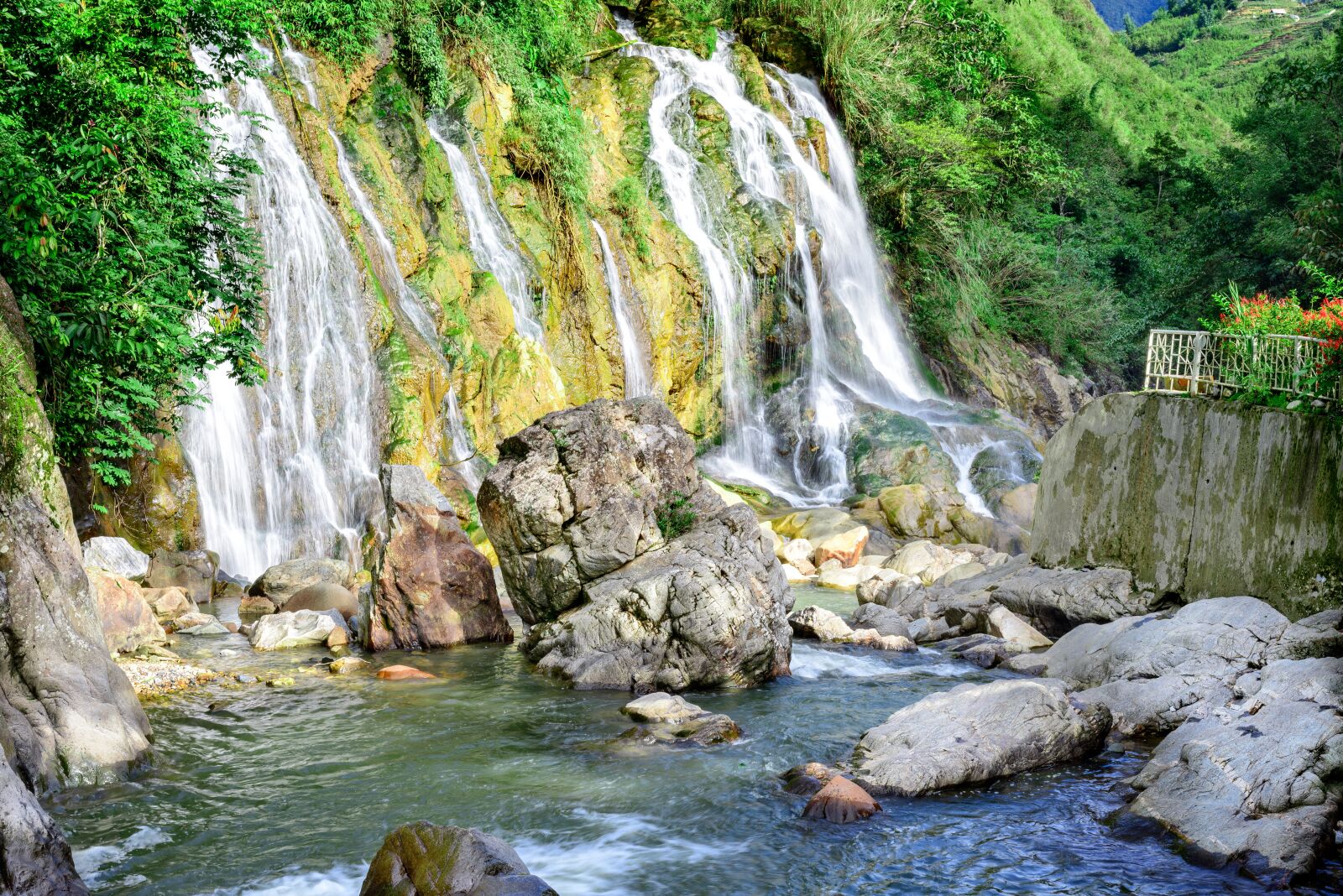 Nikon D800 sample photo. Stone, waterfall, nature photography