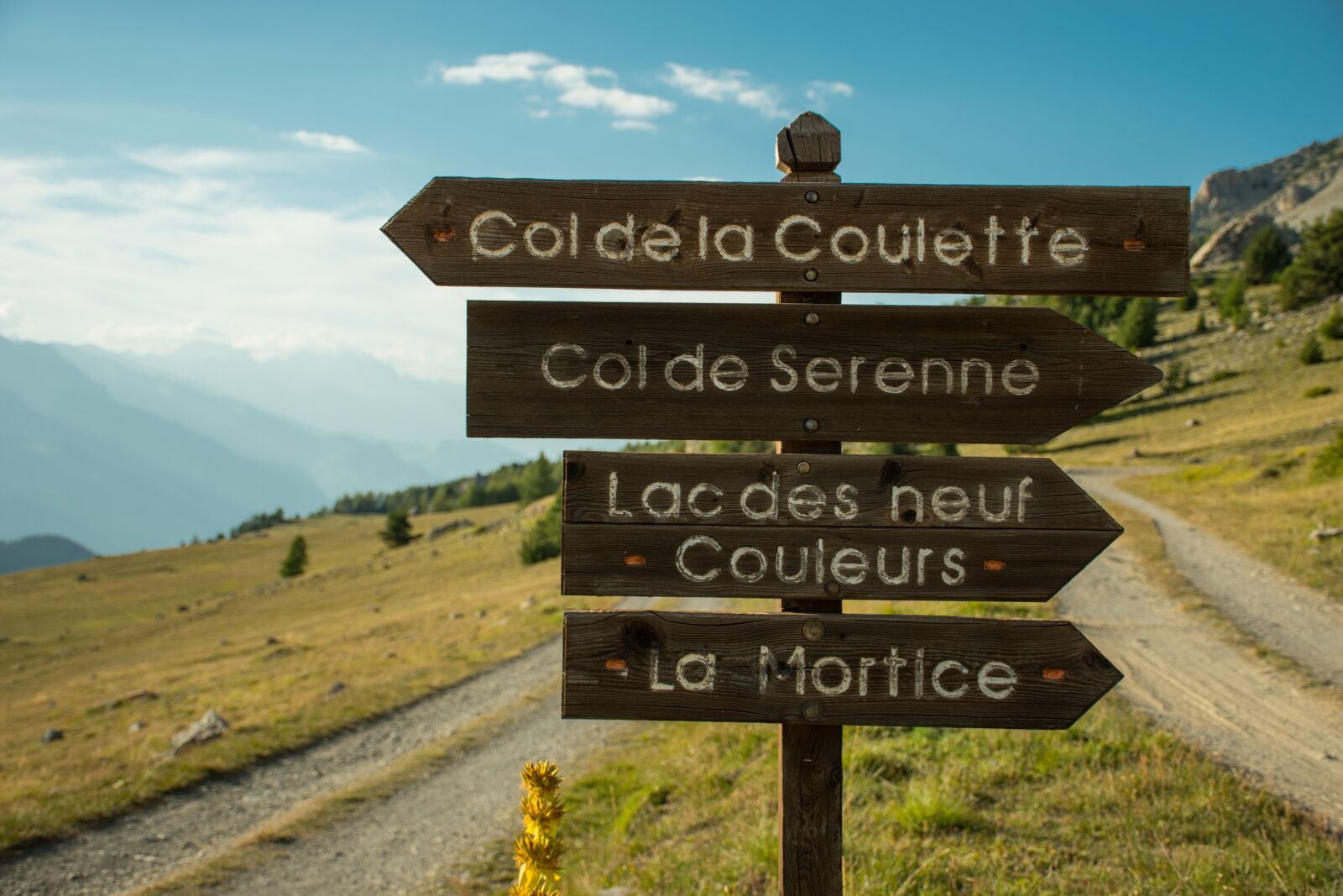 Nikon D5500 sample photo. Hiking, mountain, road sign photography