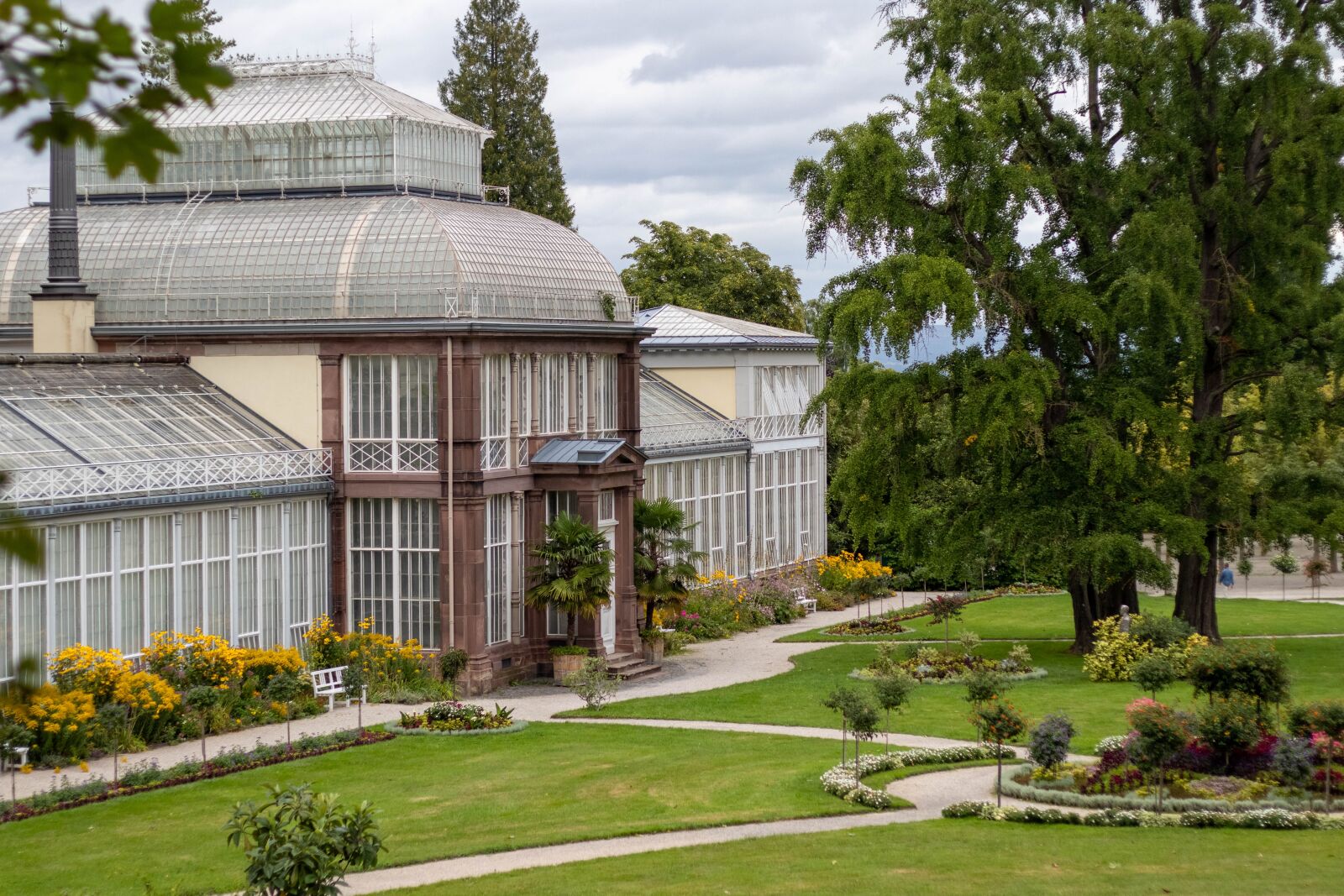 Canon EOS 80D + Canon EF 50mm F1.8 STM sample photo. Greenhouse, building, park photography