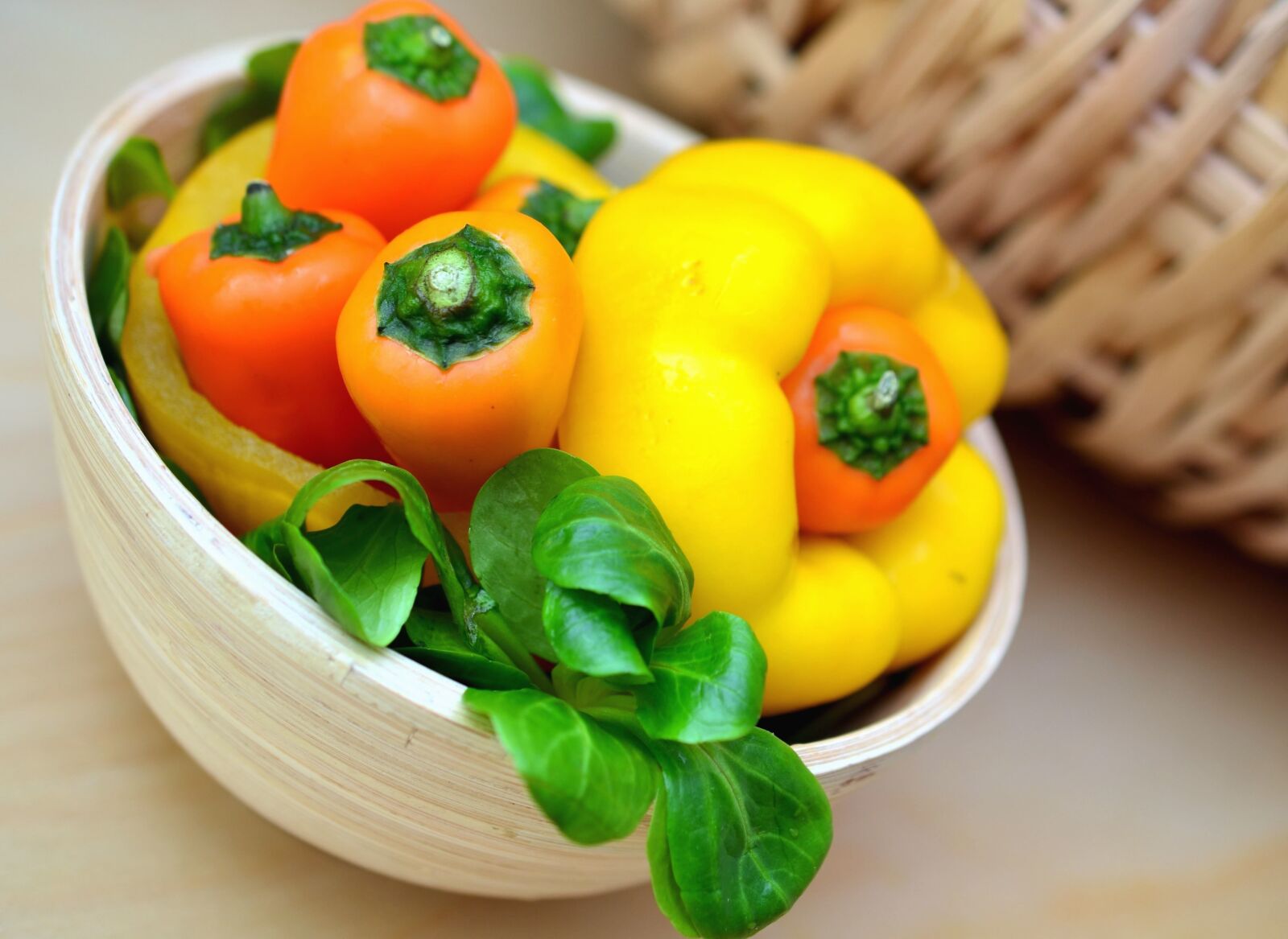 Nikon D5100 sample photo. Bell pepper, bowl, ceramics photography