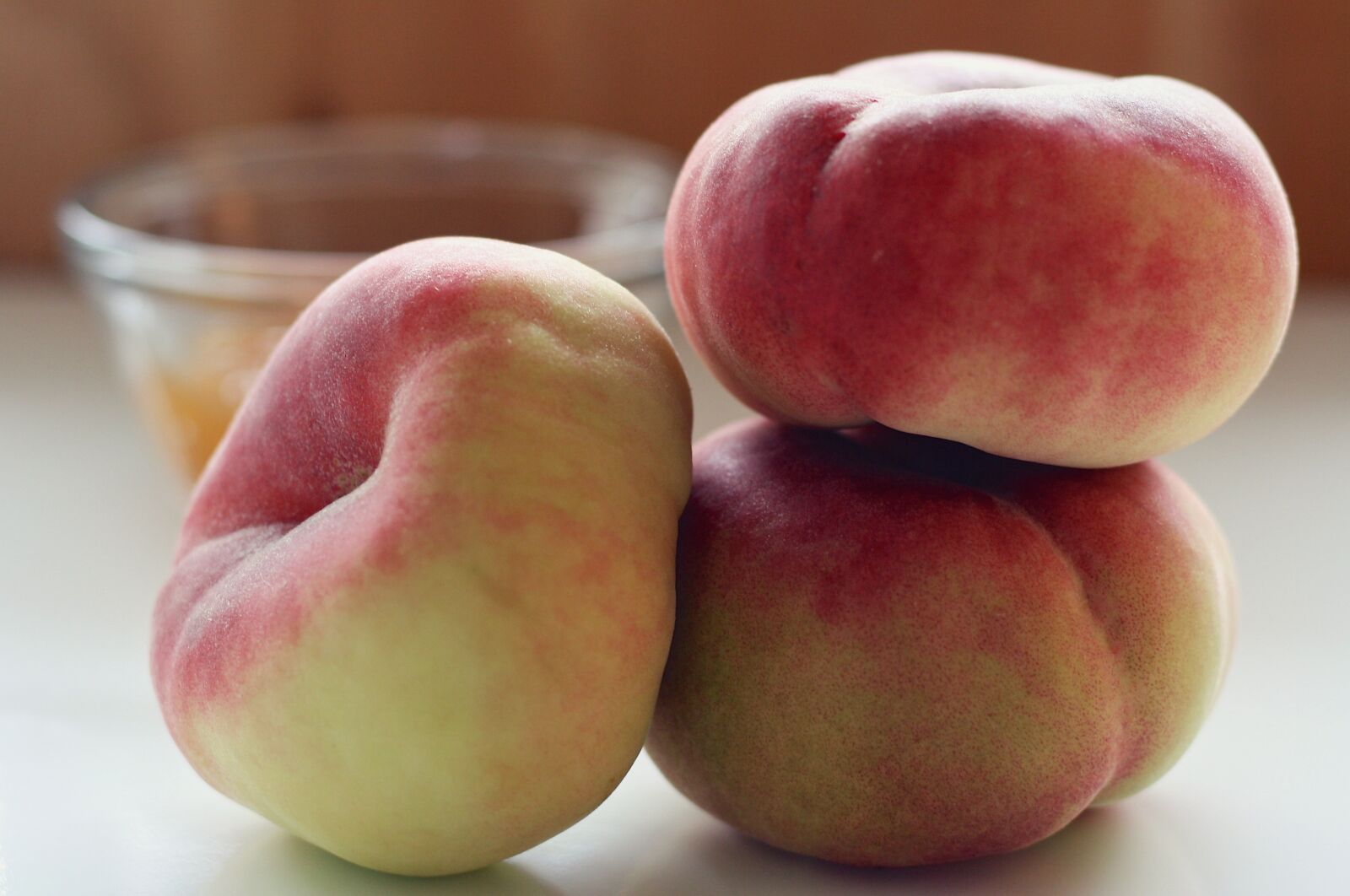Canon EOS 1000D (EOS Digital Rebel XS / EOS Kiss F) sample photo. Peaches, saturn peaches, saturn photography