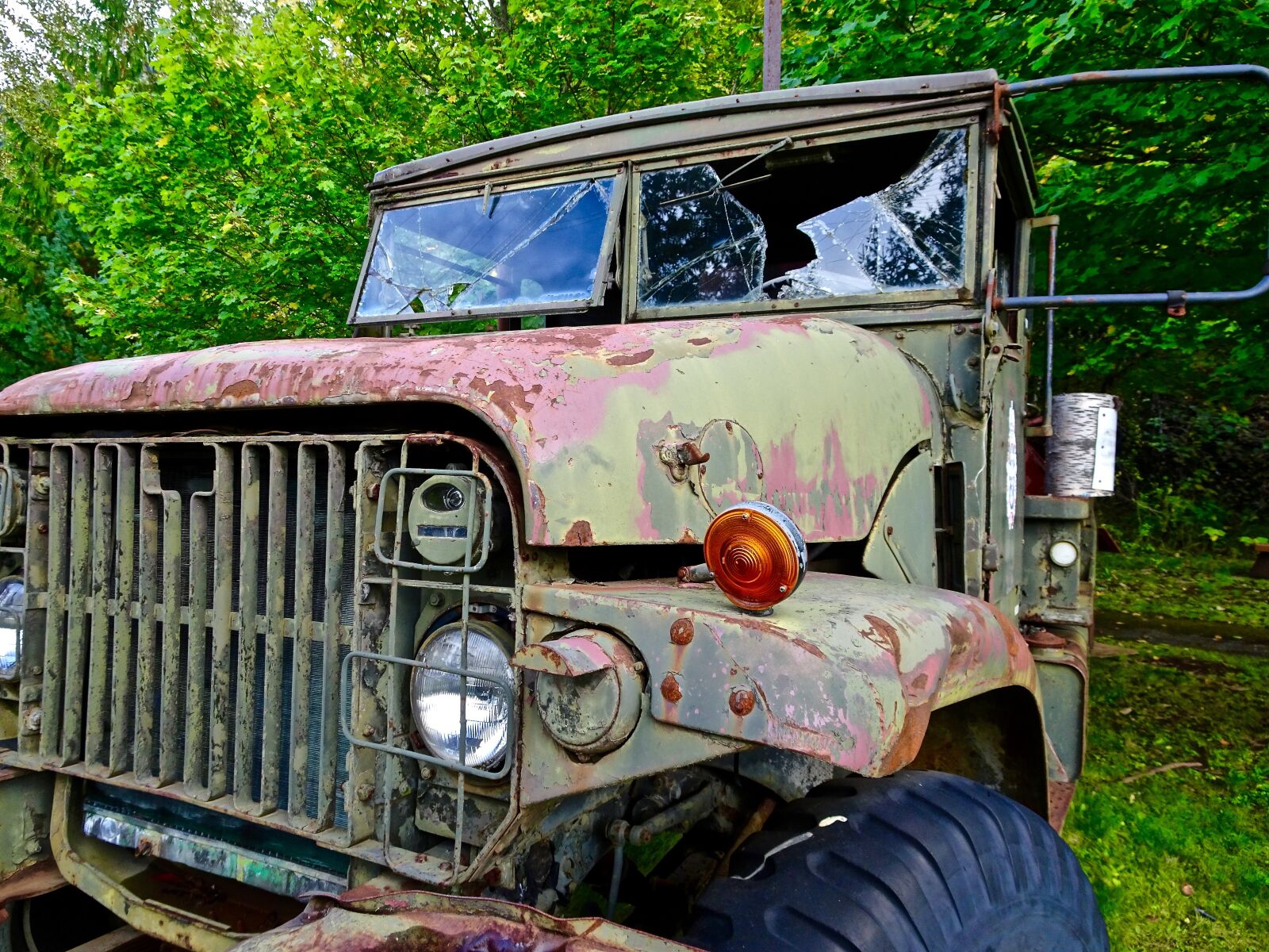Sony Cyber-shot DSC-HX90V sample photo. Truck, engine, machinery photography