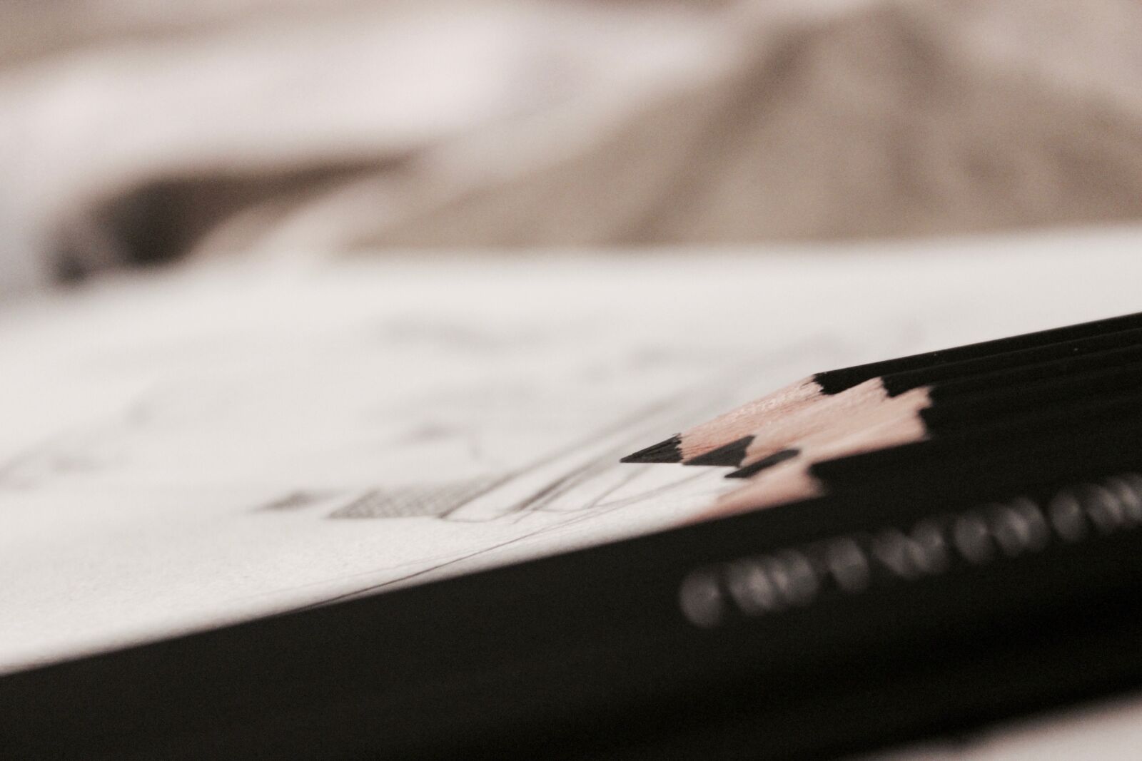 Canon EOS 600D (Rebel EOS T3i / EOS Kiss X5) sample photo. Desk, night, pencils, sketching photography