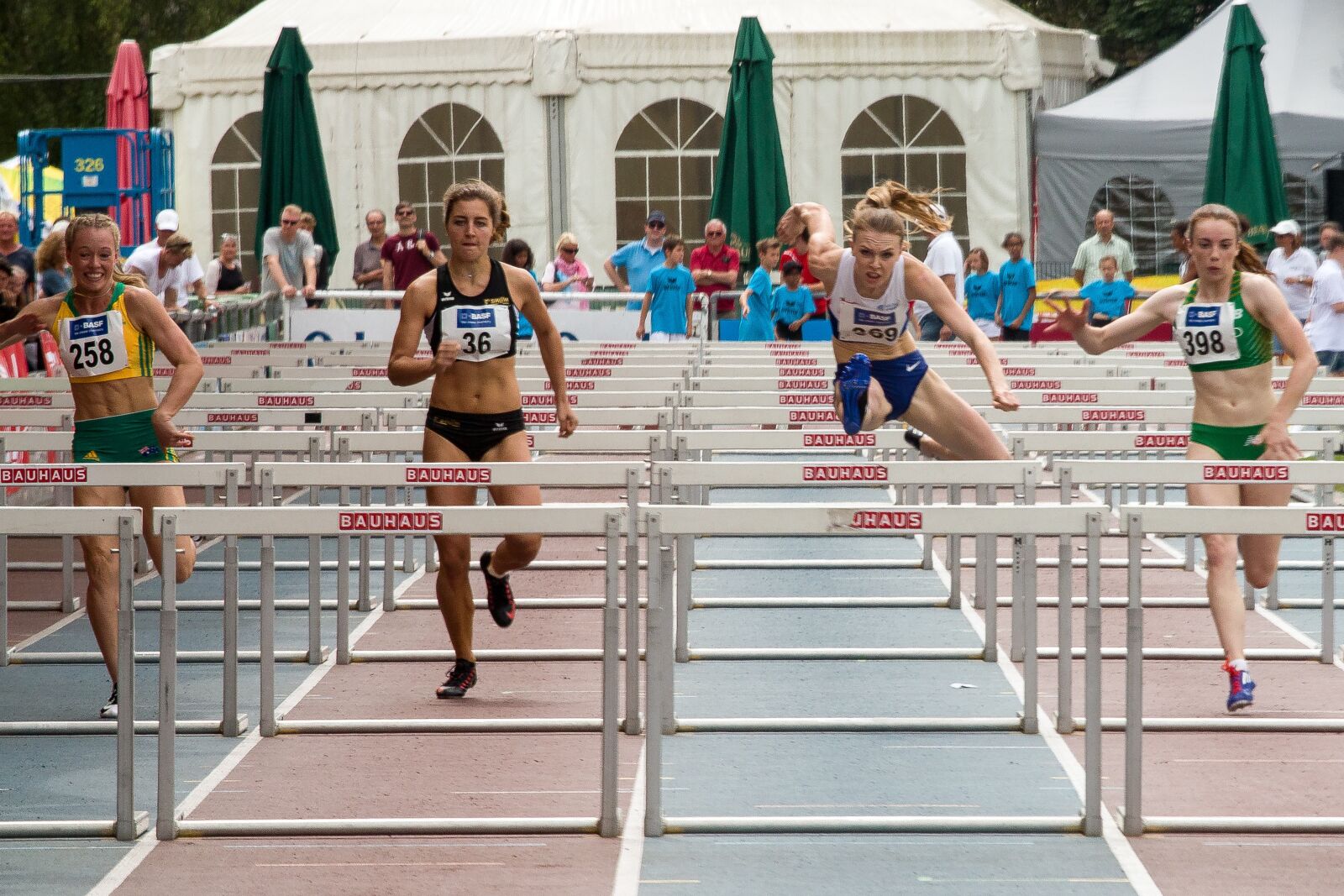 Canon EOS 70D + Canon EF 70-200mm F4L USM sample photo. Athletics, sport, hurdles photography