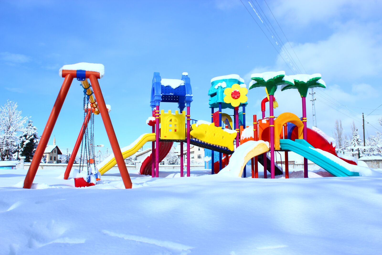 Canon EOS 600D (Rebel EOS T3i / EOS Kiss X5) sample photo. Child park, snow, winter photography