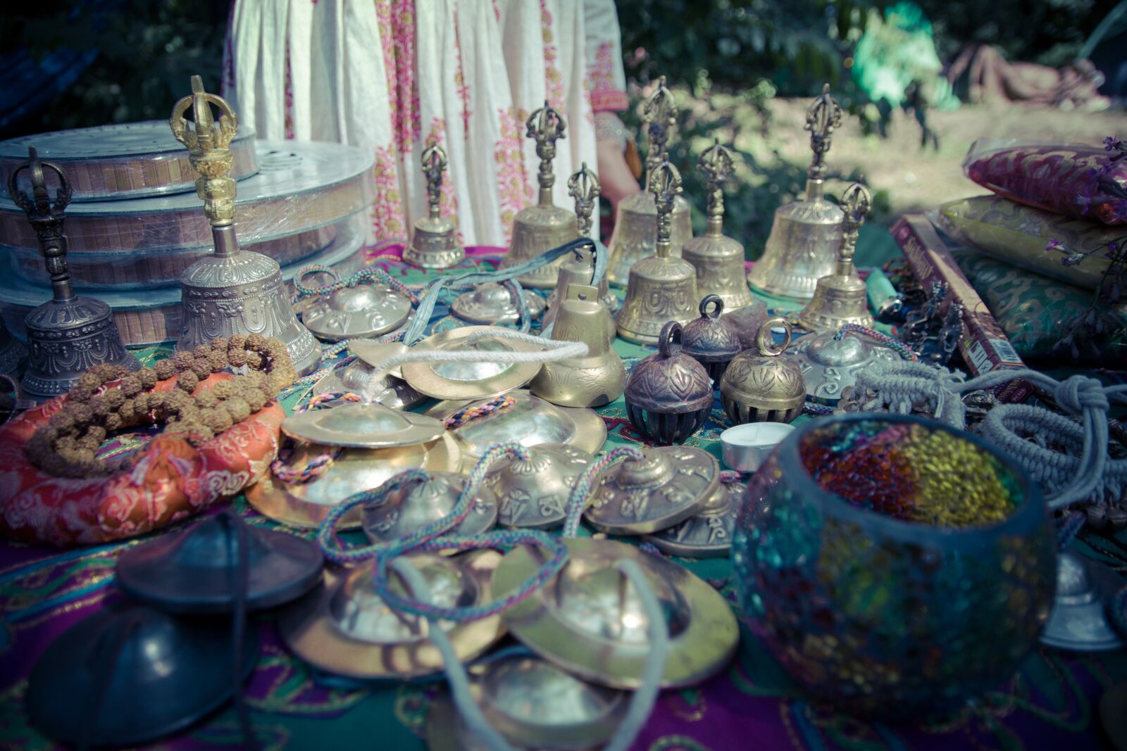 Canon EOS 700D (EOS Rebel T5i / EOS Kiss X7i) sample photo. Bells, exhibition, lamps photography