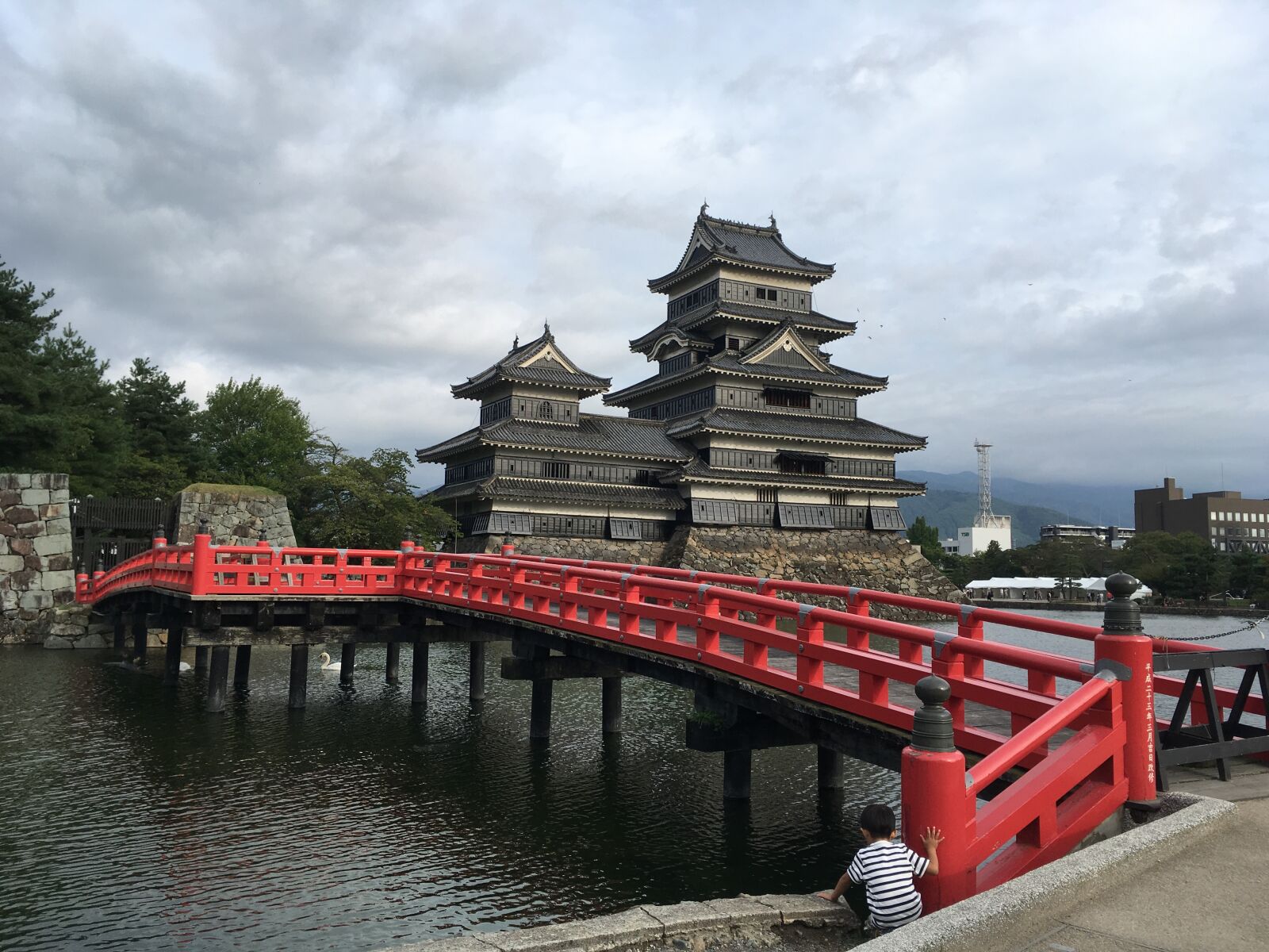 iPhone SE back camera 4.15mm f/2.2 sample photo. Japan, construction, old town photography