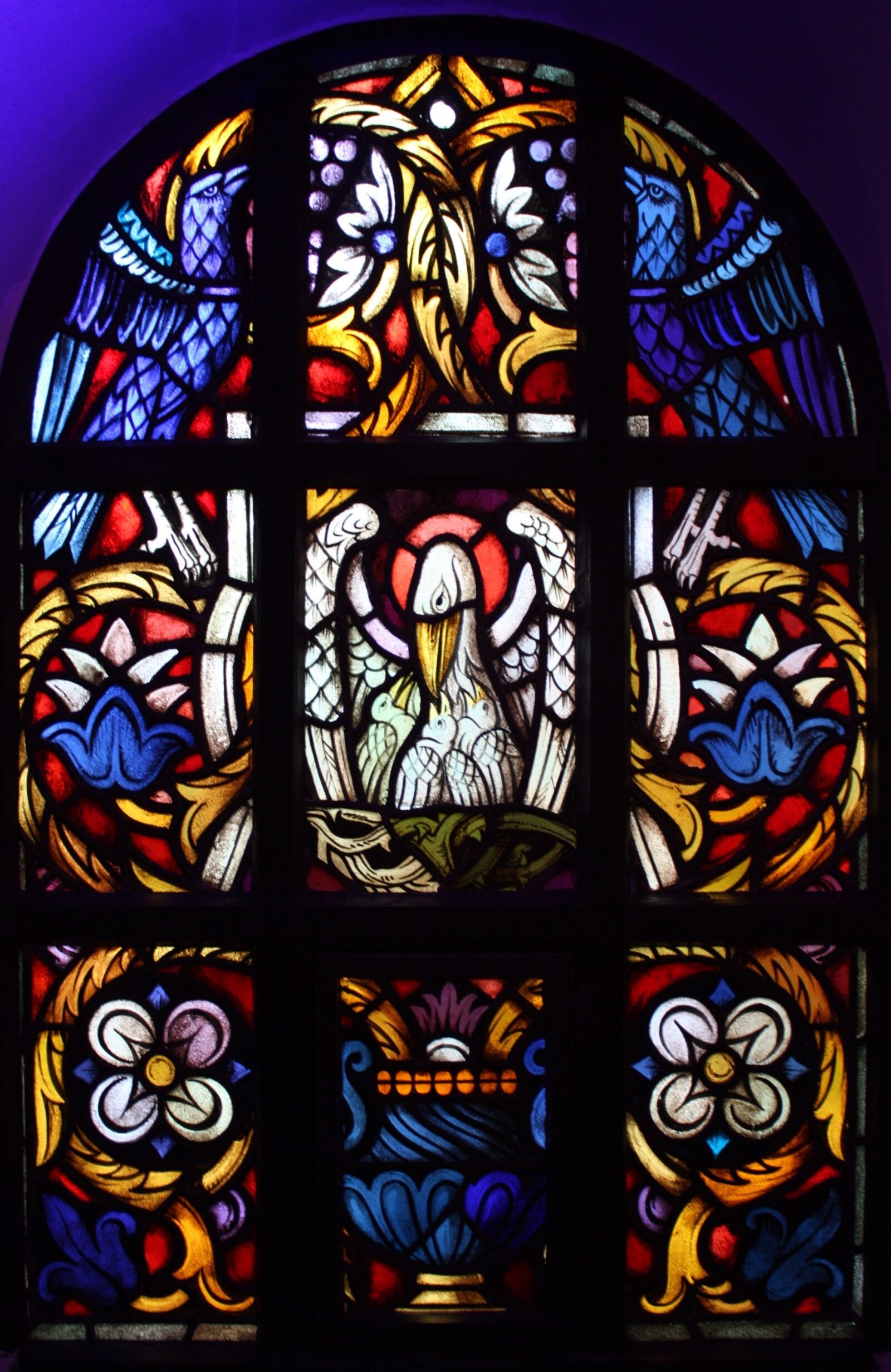 Canon EOS 450D (EOS Rebel XSi / EOS Kiss X2) sample photo. Pelikan, church window, agape photography