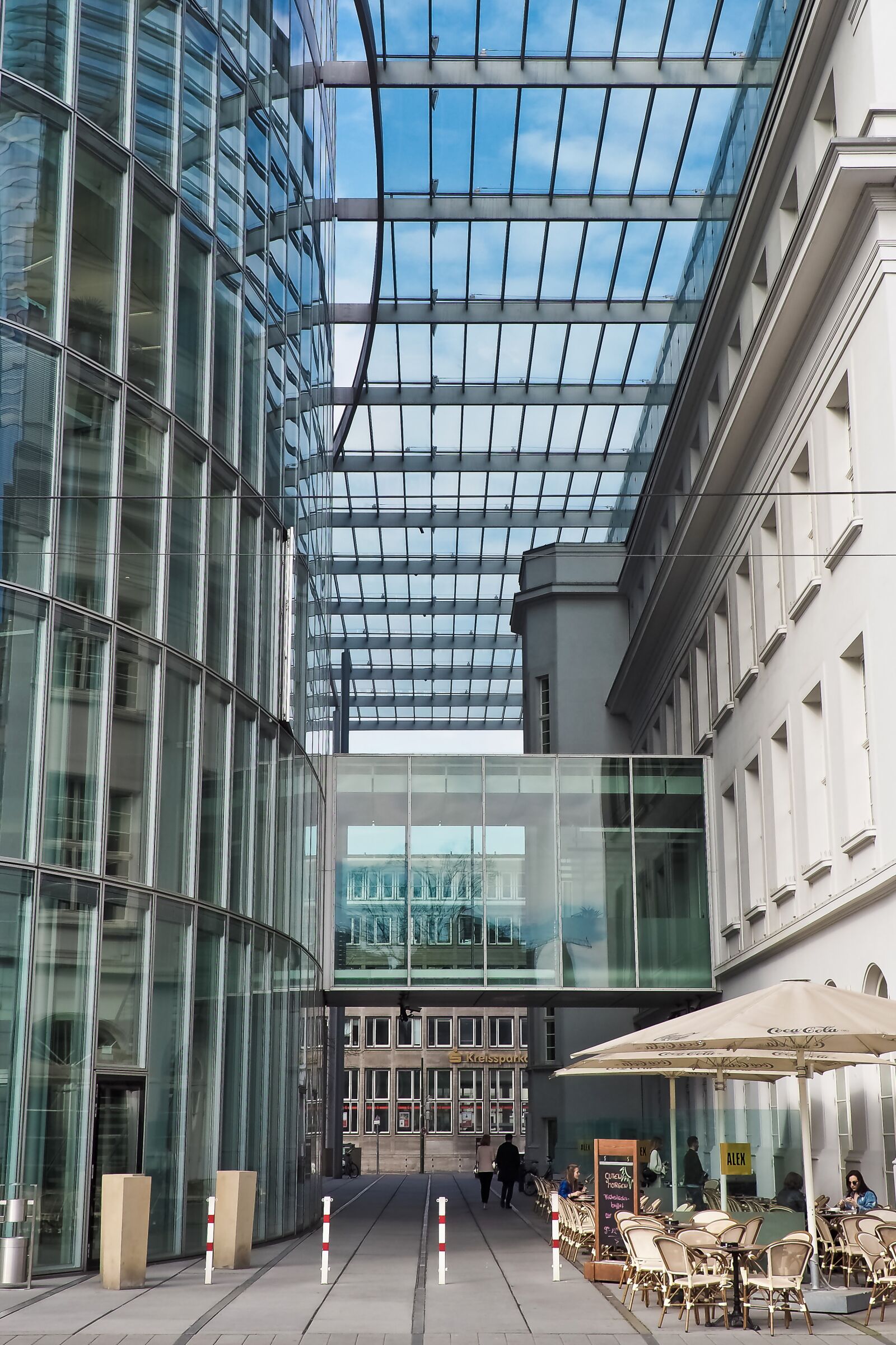 Olympus OM-D E-M10 sample photo. Architecture, modern, passage photography