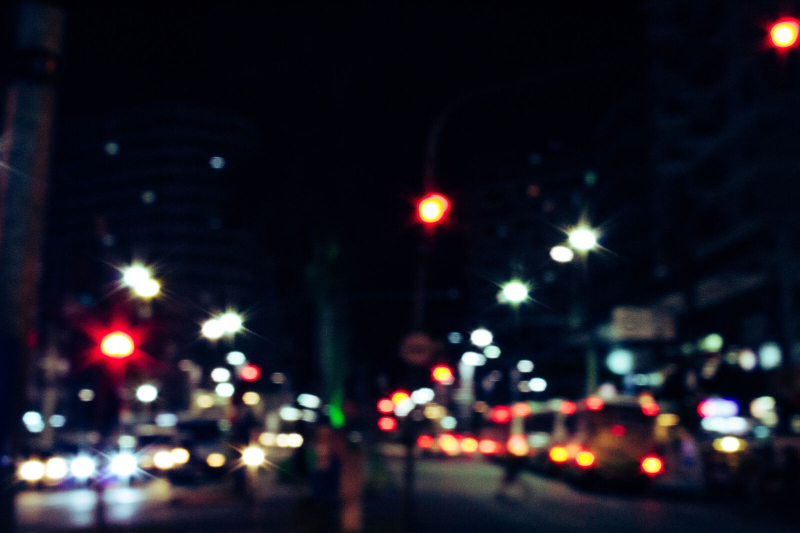 Canon EOS 1200D (EOS Rebel T5 / EOS Kiss X70 / EOS Hi) sample photo. Blur, car, lights, cars photography