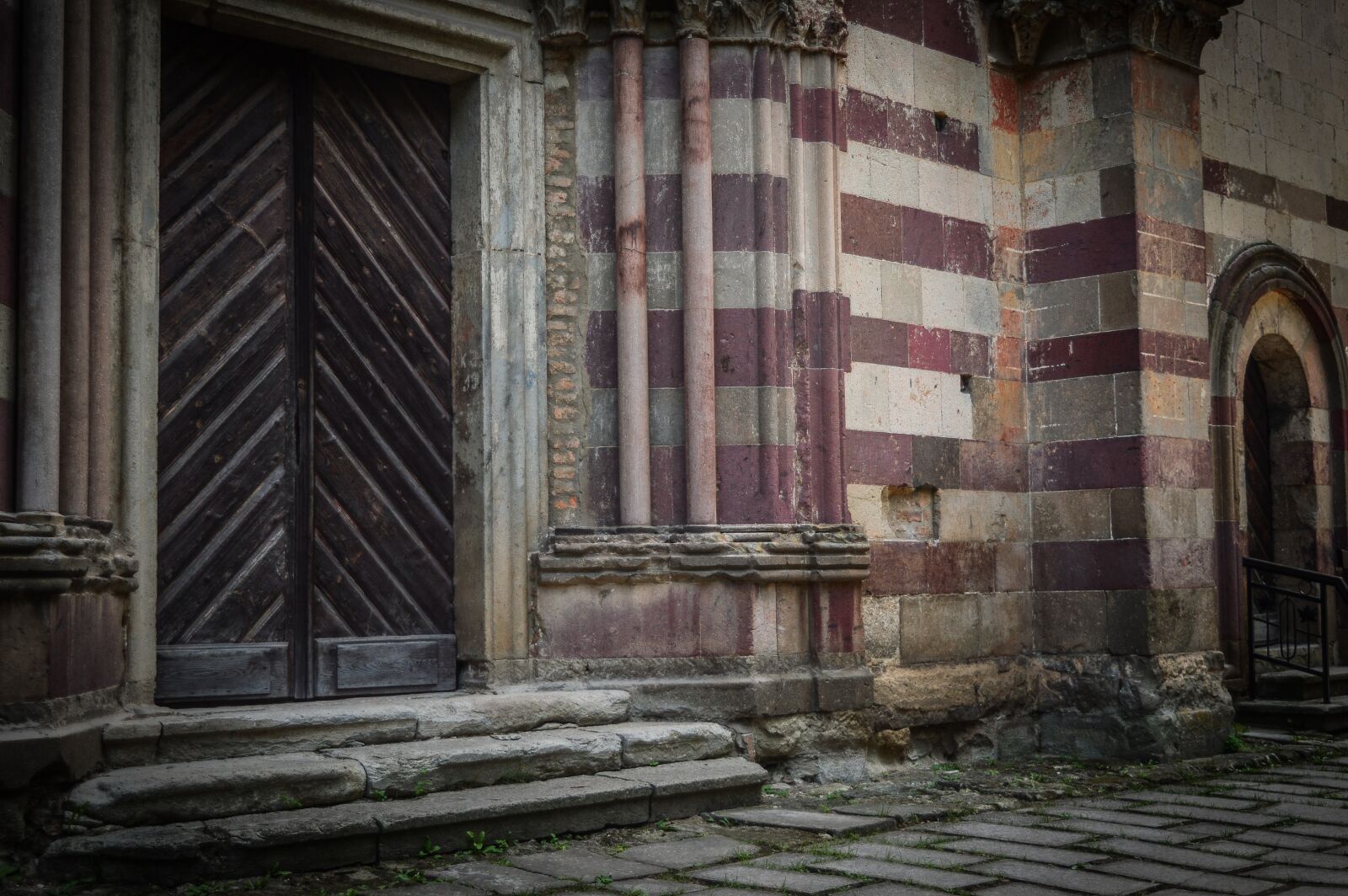 Nikon D3200 sample photo. Abbey, gate, door photography