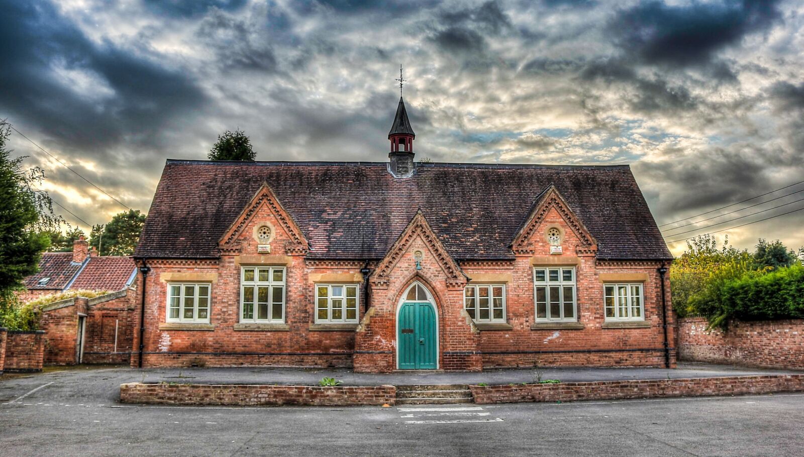 Canon EOS 70D sample photo. School, building, hdr photography