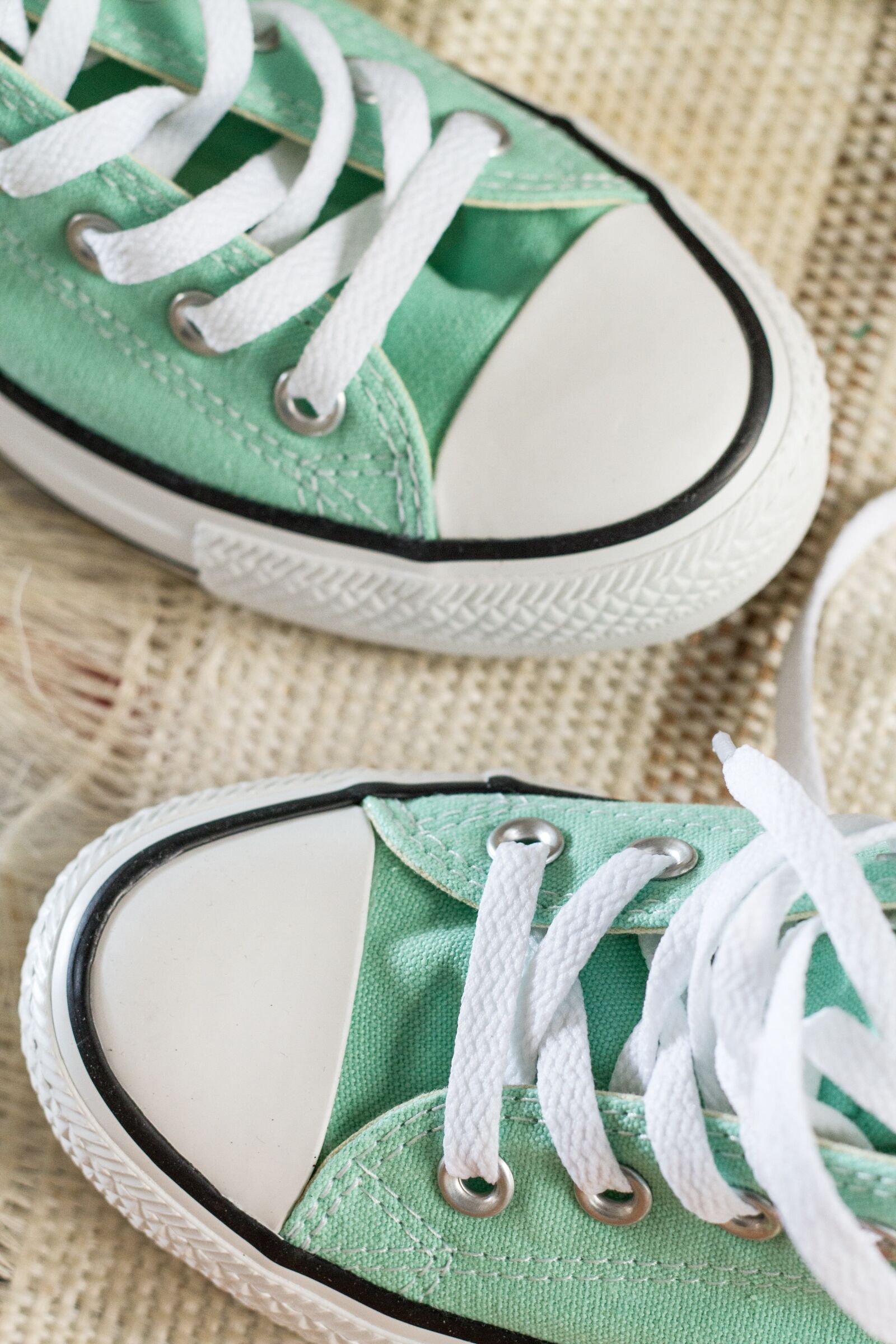 Canon EOS 7D + Canon EF 50mm F1.8 II sample photo. Converse, tennis, comfortable photography