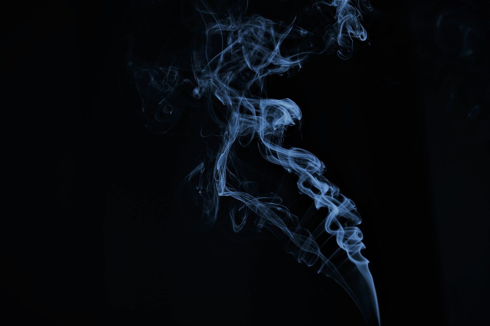 Canon EOS 1200D (EOS Rebel T5 / EOS Kiss X70 / EOS Hi) + Canon EF 50mm F1.8 STM sample photo. Smoke, incense, aroma photography