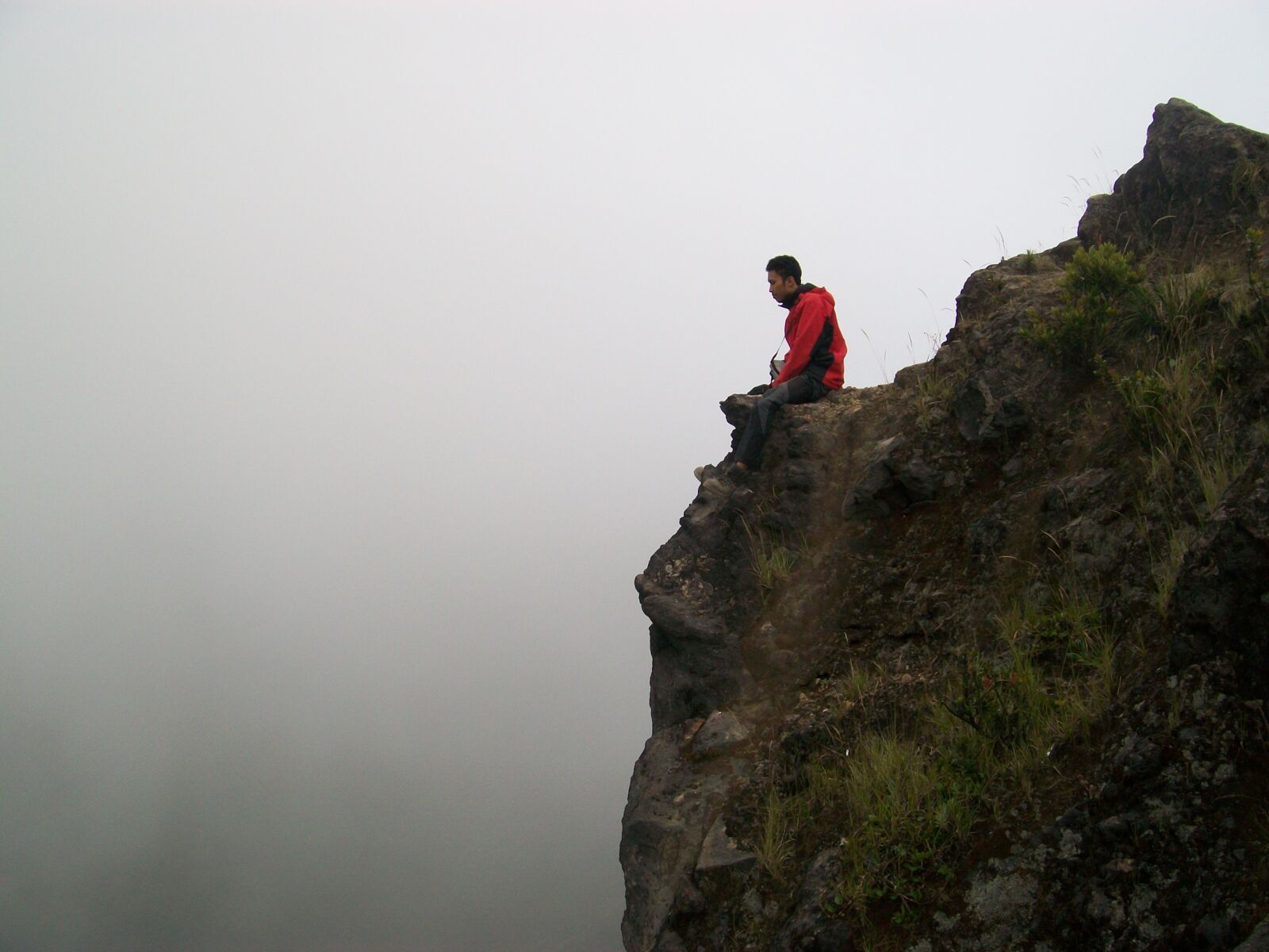Kodak EASYSHARE C1013 DIGITAL CAMERA sample photo. Cliff, peaceful, mountain photography