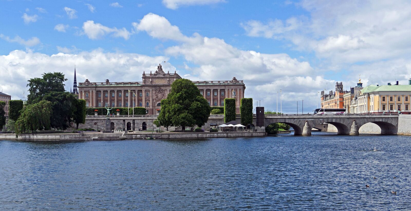 Panasonic Lumix DMC-GX8 sample photo. Stockholm, parliament island, reichstag photography