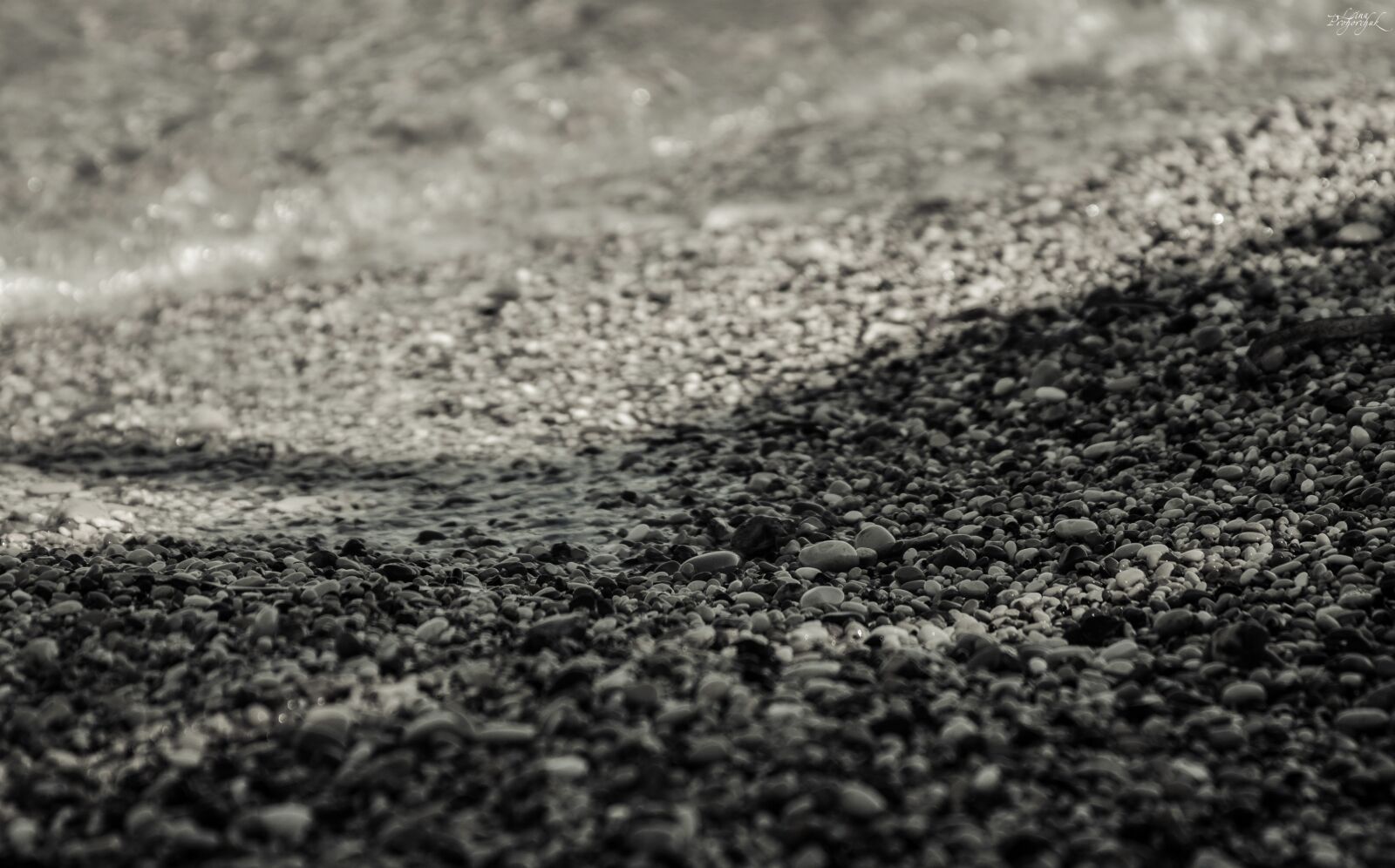 Canon EF 28-135mm F3.5-5.6 IS USM sample photo. Beach, sea, stones photography