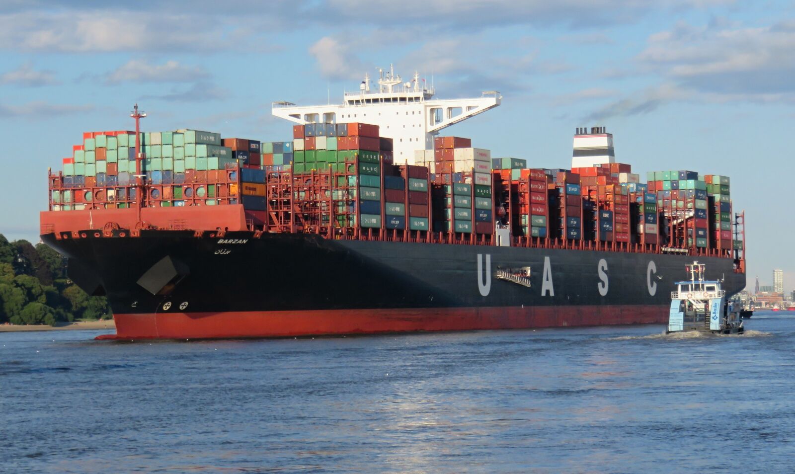 Canon PowerShot SX700 HS sample photo. Container, ship, container ship photography
