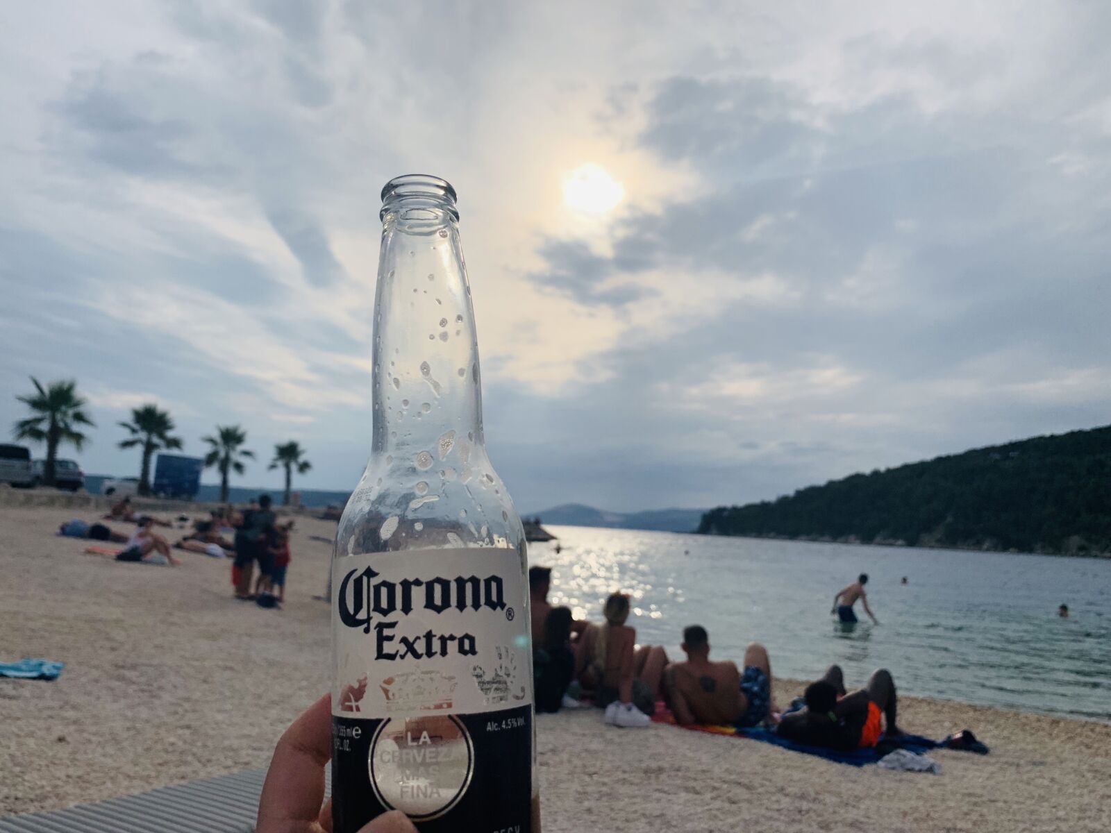Apple iPhone XR sample photo. Beer, beach, drink photography