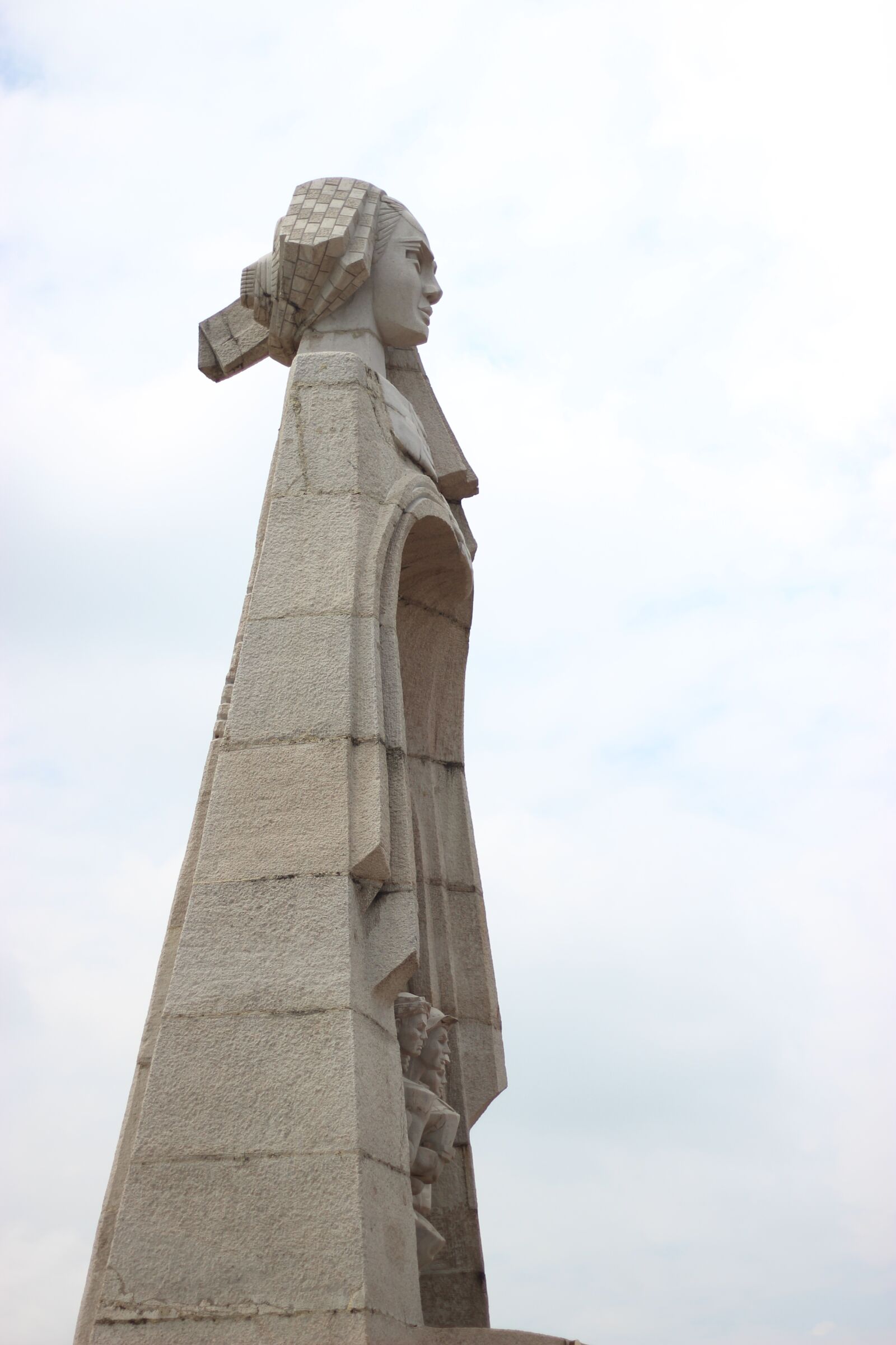 Canon EOS 600D (Rebel EOS T3i / EOS Kiss X5) + Canon EF 50mm F1.8 STM sample photo. Vietnam, high statue, cemetery photography
