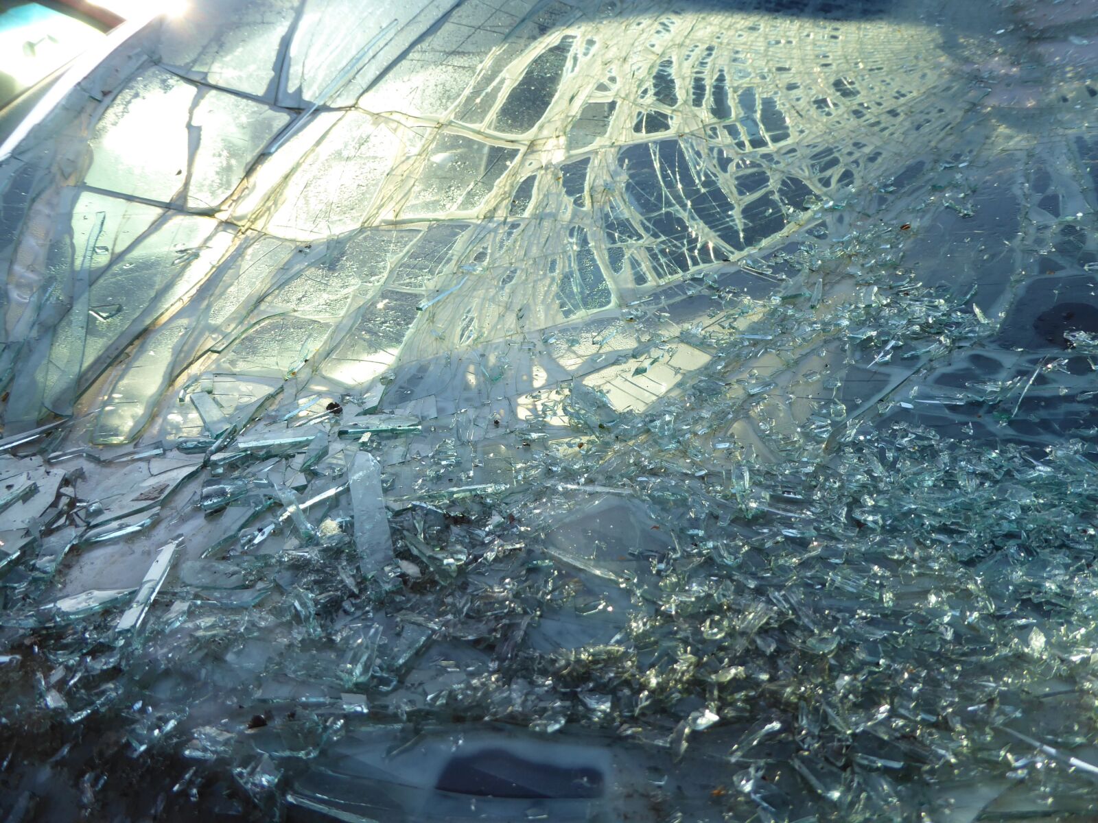 Panasonic Lumix DMC-ZS50 (Lumix DMC-TZ70) sample photo. Broken, window, windshield photography