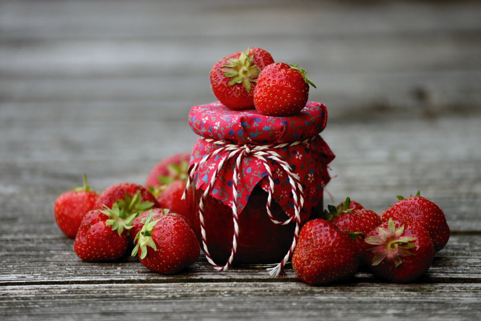 Nikon D610 sample photo. Strawberries, strawberry jam, fruit photography