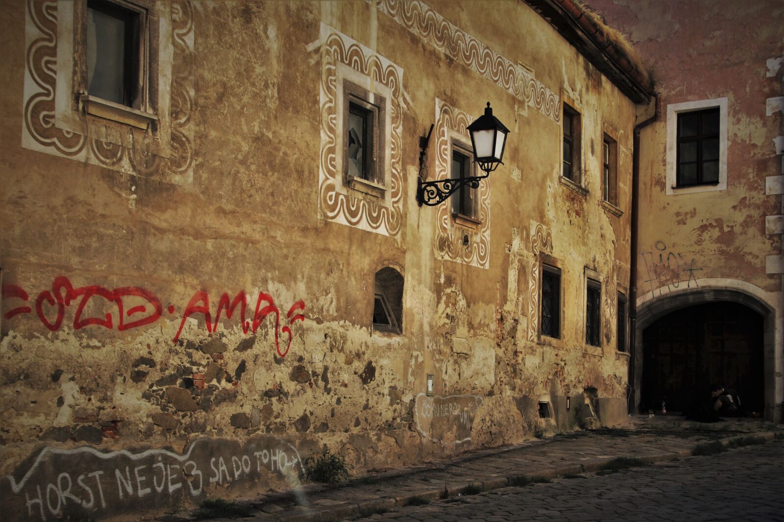 Canon EOS 80D sample photo. Old plaster, the building photography