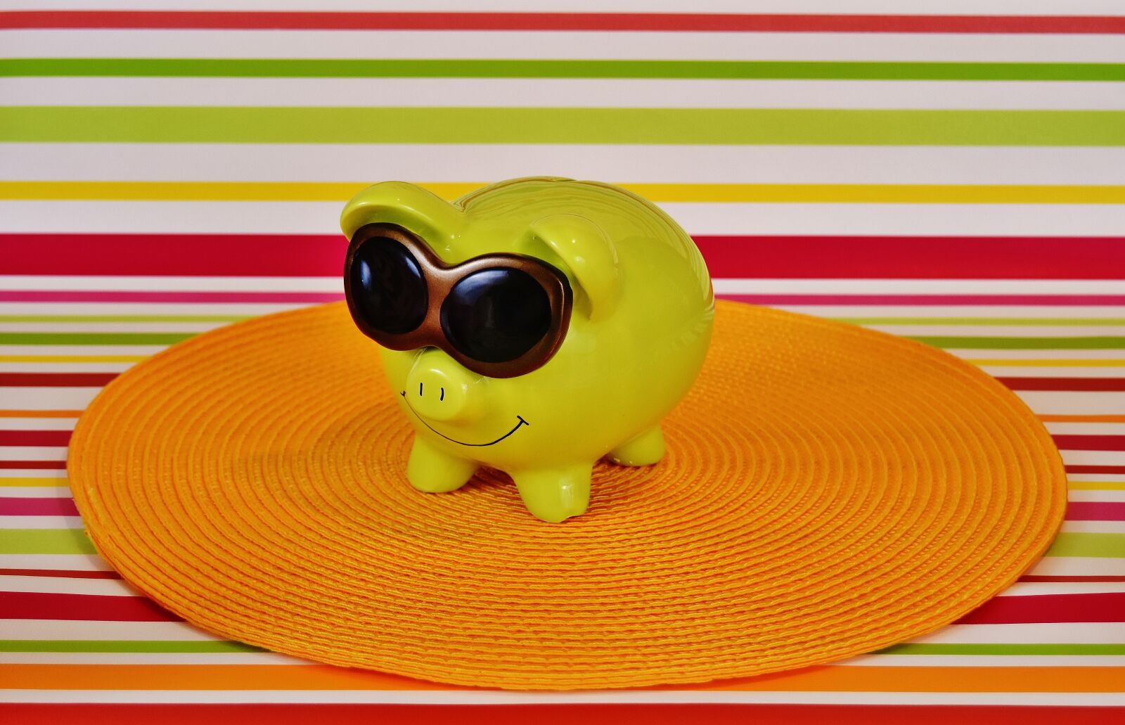 Nikon D7200 sample photo. Piggy bank, cool, funny photography