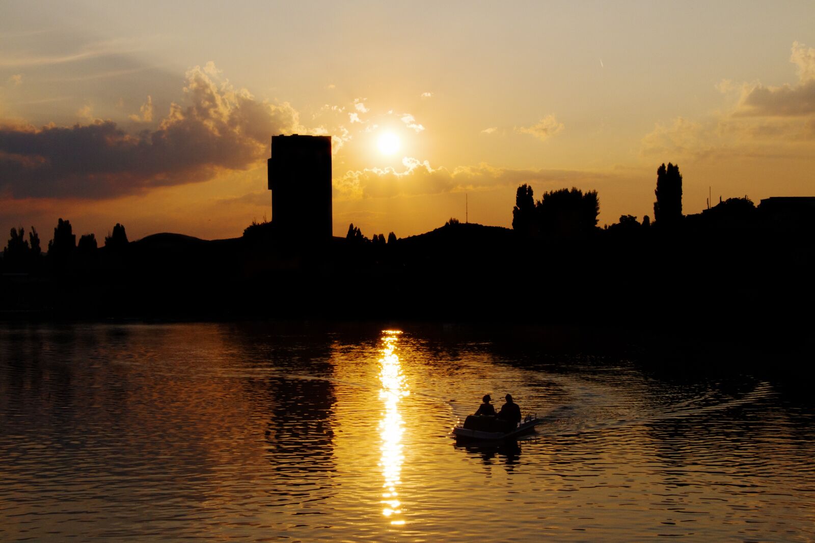 Canon EOS 650D (EOS Rebel T4i / EOS Kiss X6i) sample photo. Love, lake, skyline photography