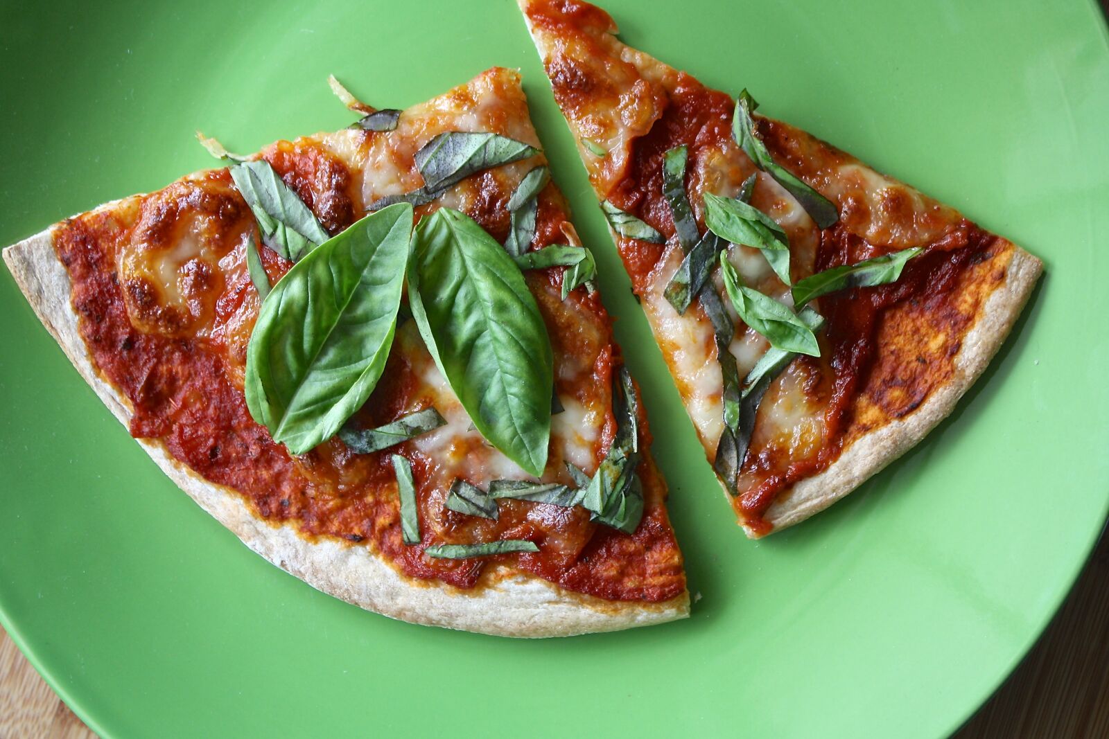 Canon EOS 1000D (EOS Digital Rebel XS / EOS Kiss F) sample photo. Pizza, italian, dinner photography