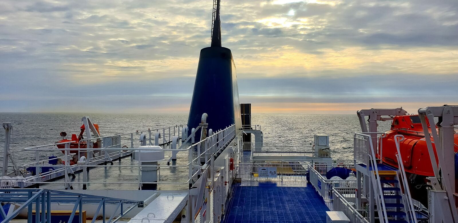 Samsung Galaxy Note9 sample photo. Sunset, ship, voyage photography