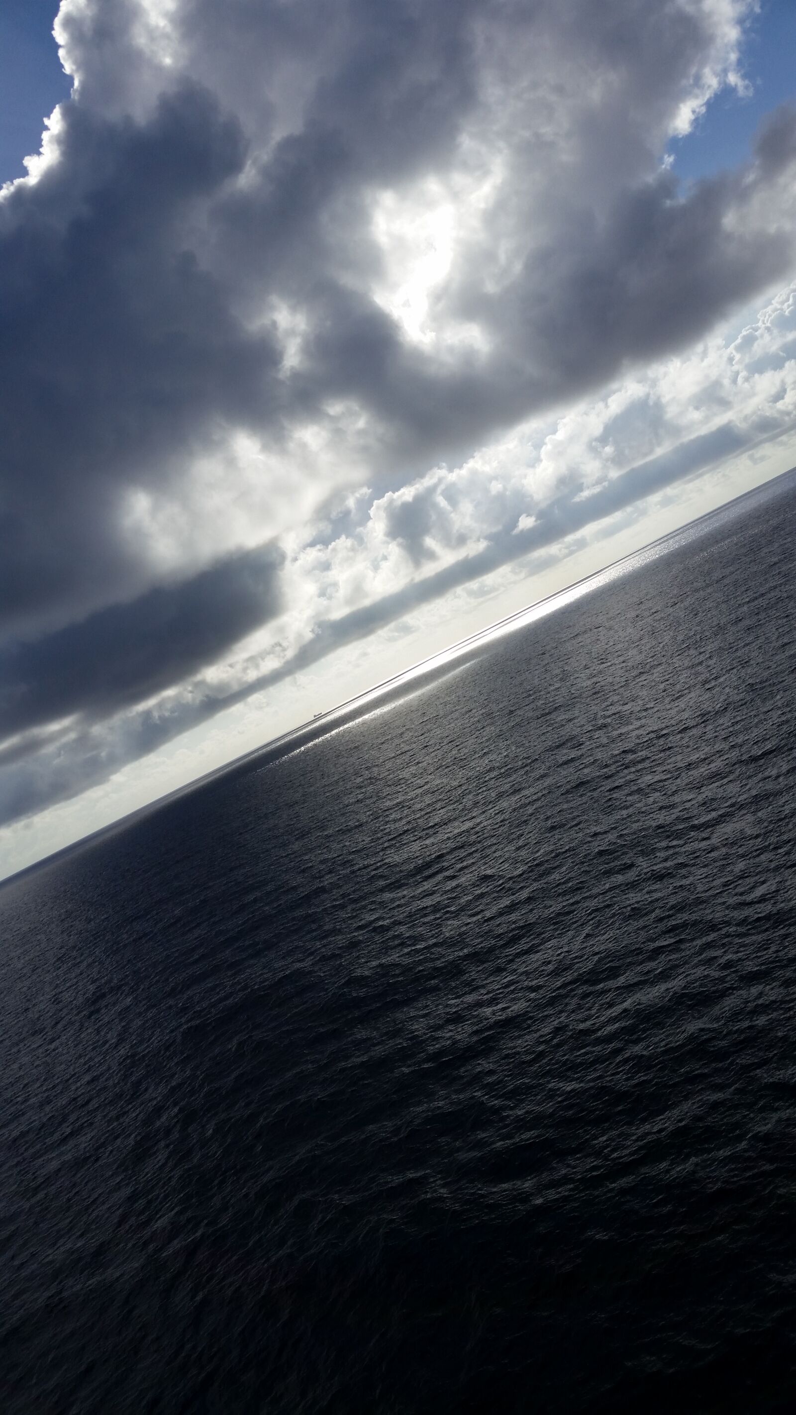 Samsung Galaxy S5 sample photo. Clouds, ocean, sky, tilt photography