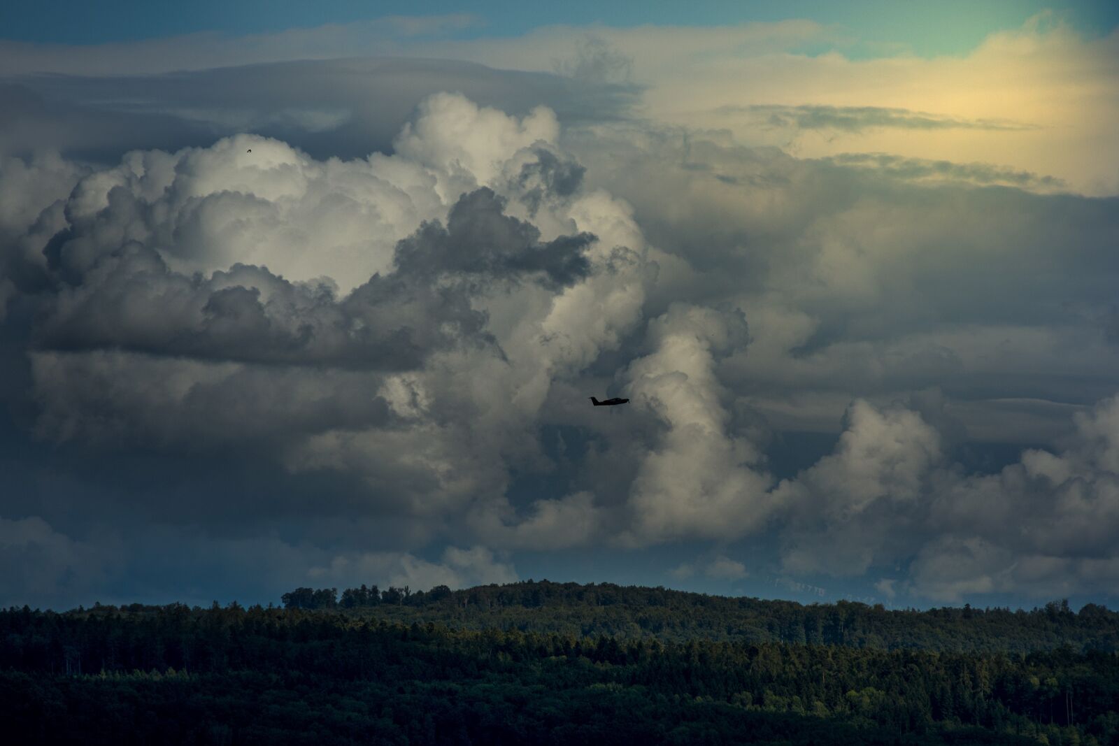 Canon EOS R sample photo. Clouds, gloomy, mood photography