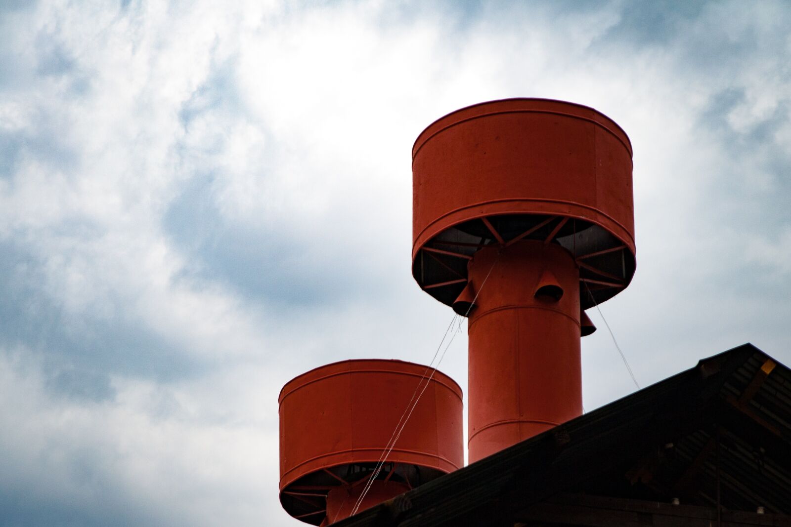 Canon EOS 1000D (EOS Digital Rebel XS / EOS Kiss F) sample photo. Towers, red, building photography