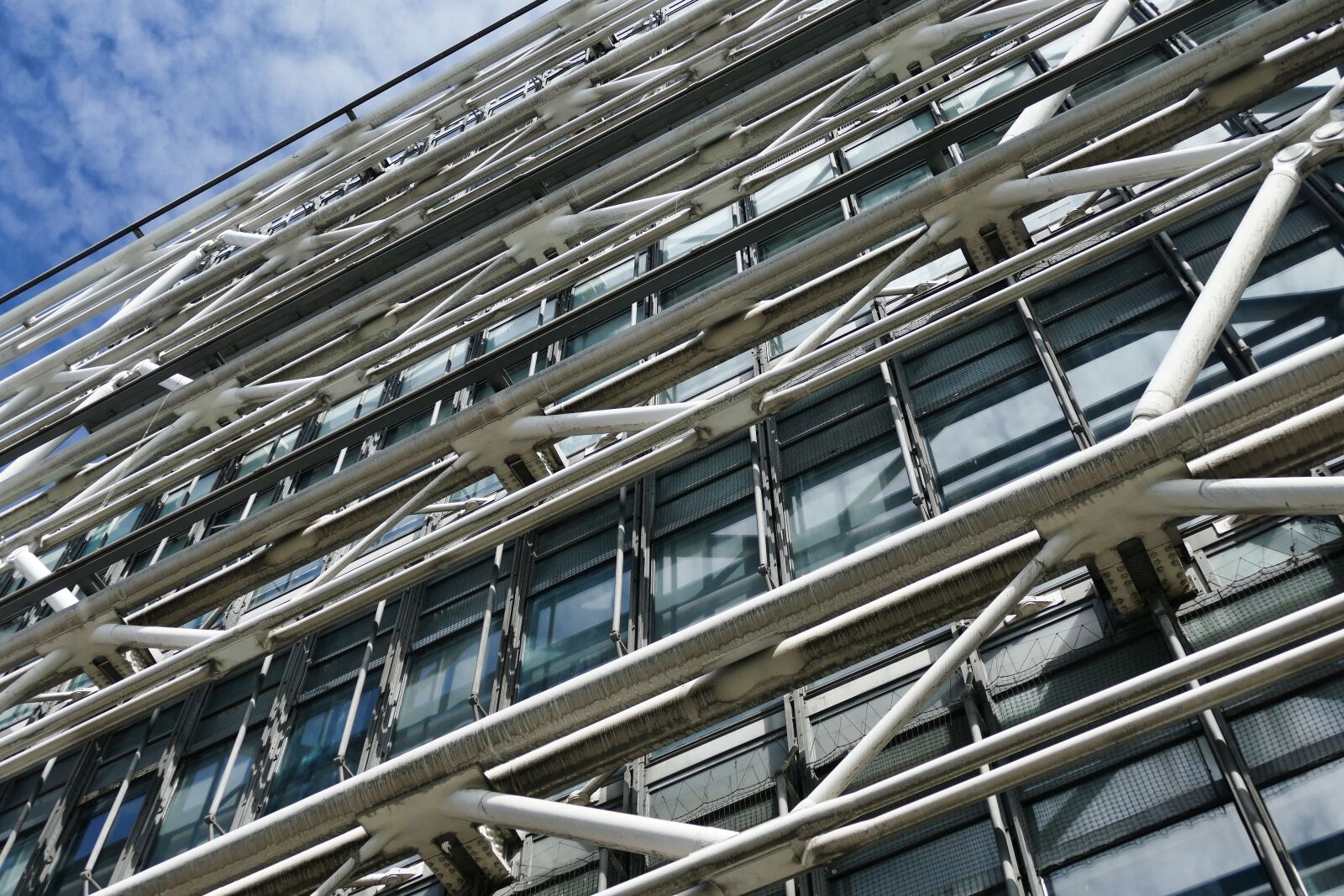 Panasonic Lumix DMC-FZ1000 sample photo. Center pompidou, paris, france photography