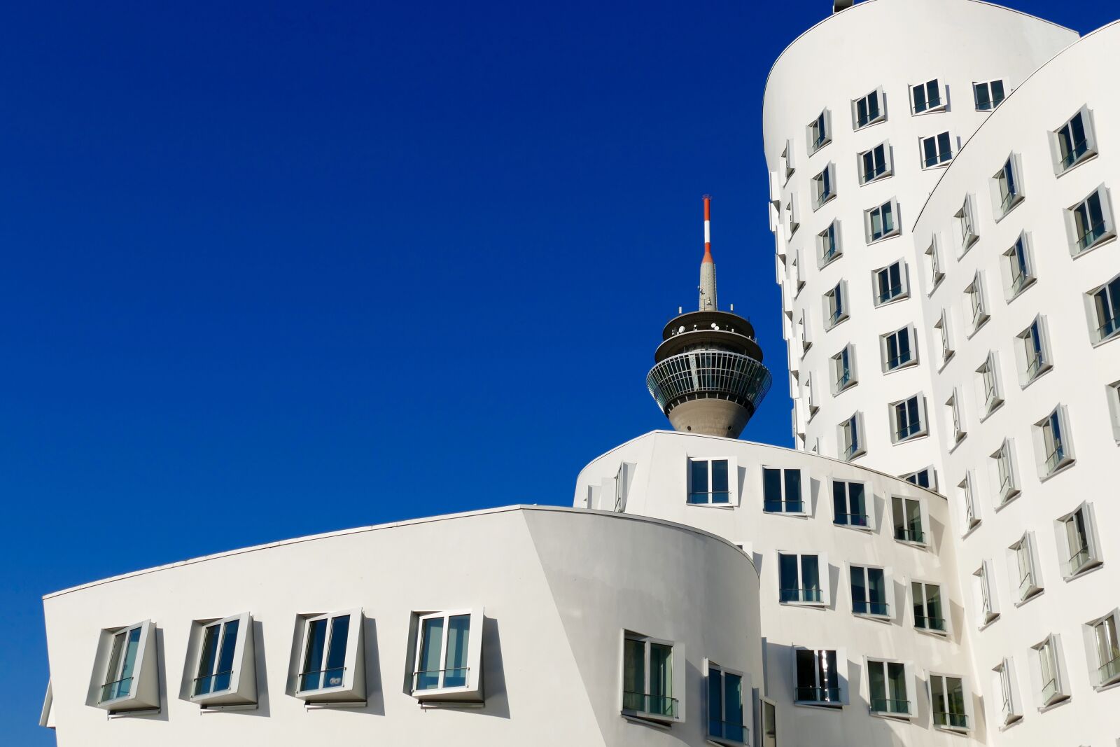 Panasonic Lumix DMC-FZ1000 sample photo. Architecture, sky, building photography