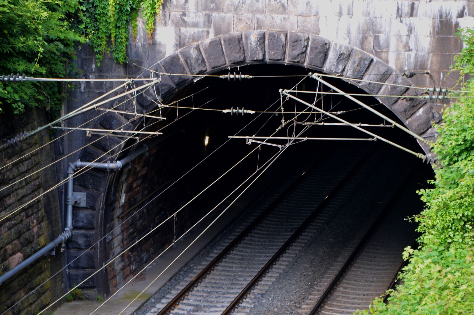 Nikon D3200 sample photo. Tunnel, train, gleise photography