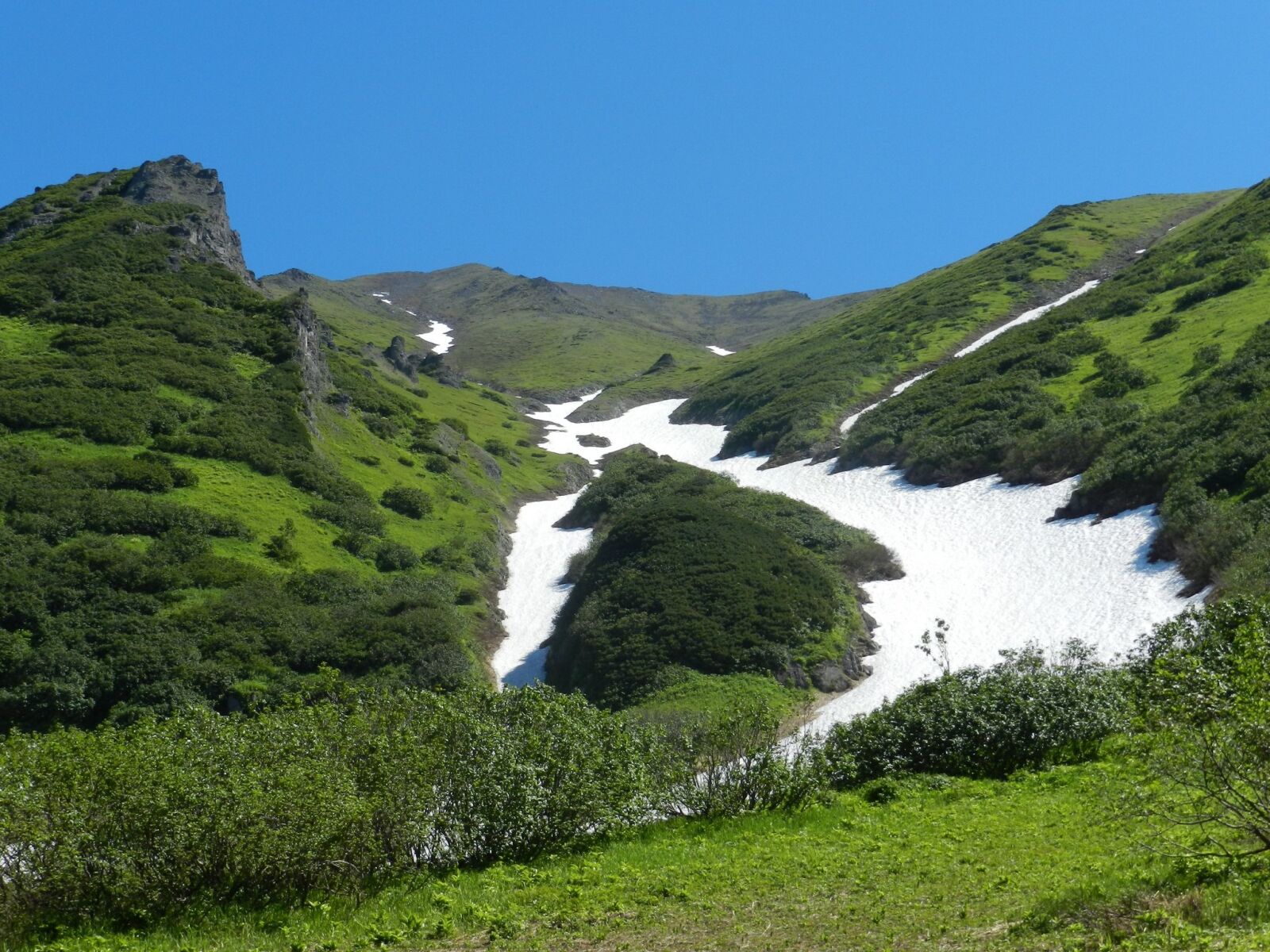 Nikon Coolpix P500 sample photo. Mountains, summer, snow photography