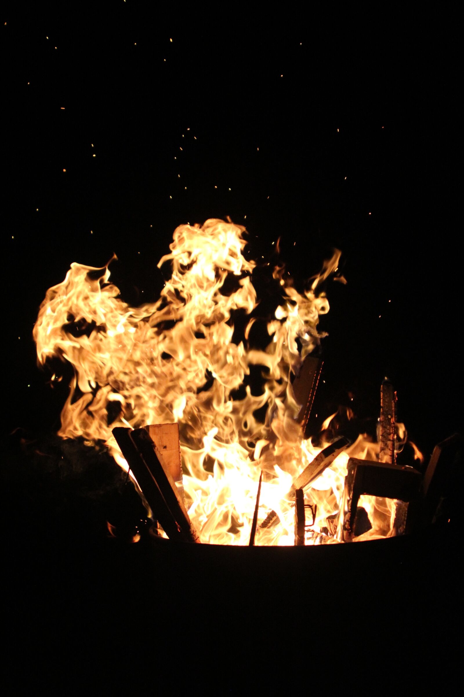 Canon EOS 550D (EOS Rebel T2i / EOS Kiss X4) sample photo. Fire, hot, flame photography