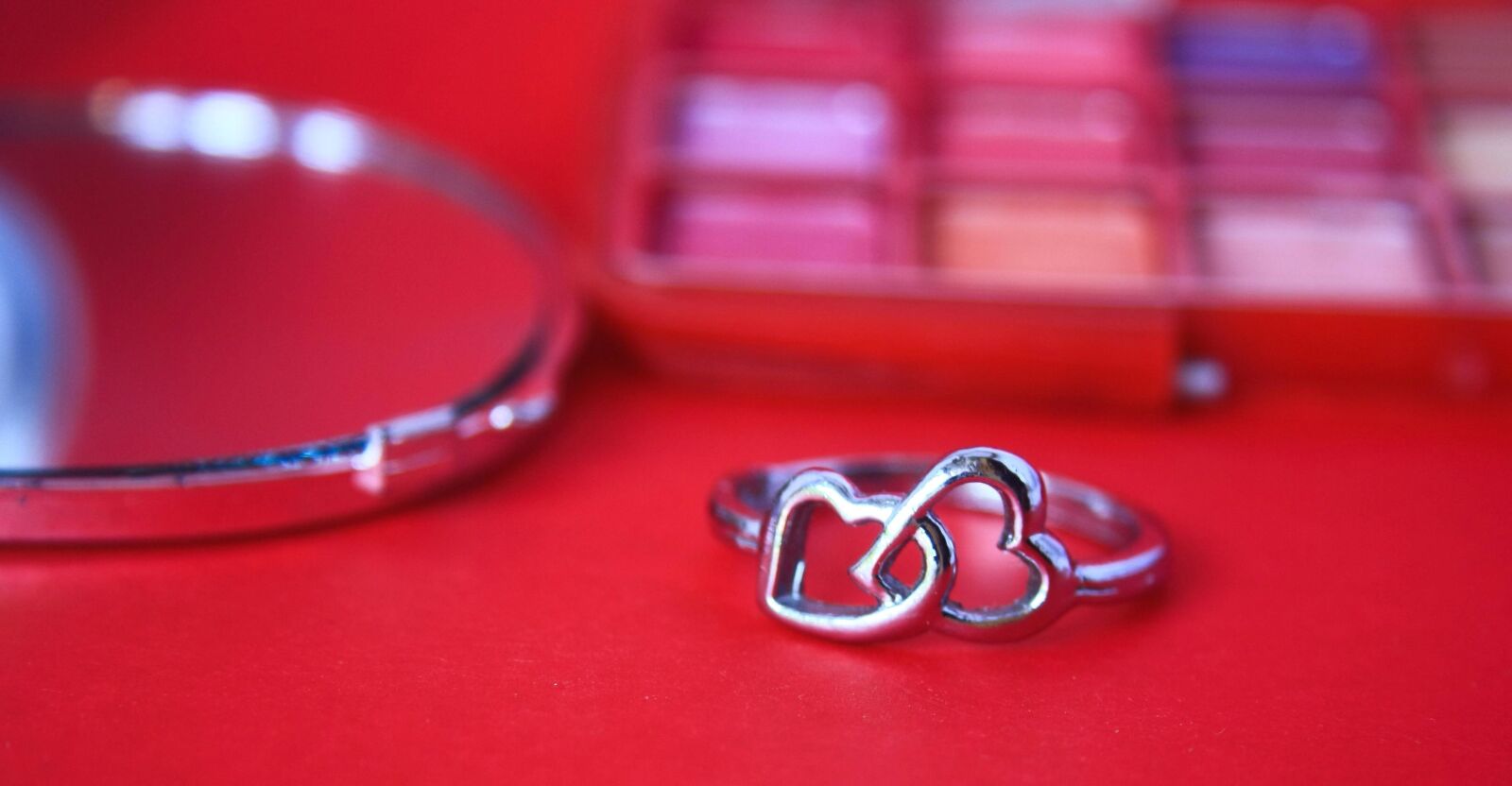 Canon EOS 1000D (EOS Digital Rebel XS / EOS Kiss F) sample photo. Jewelry, decoration, silver, makeup photography