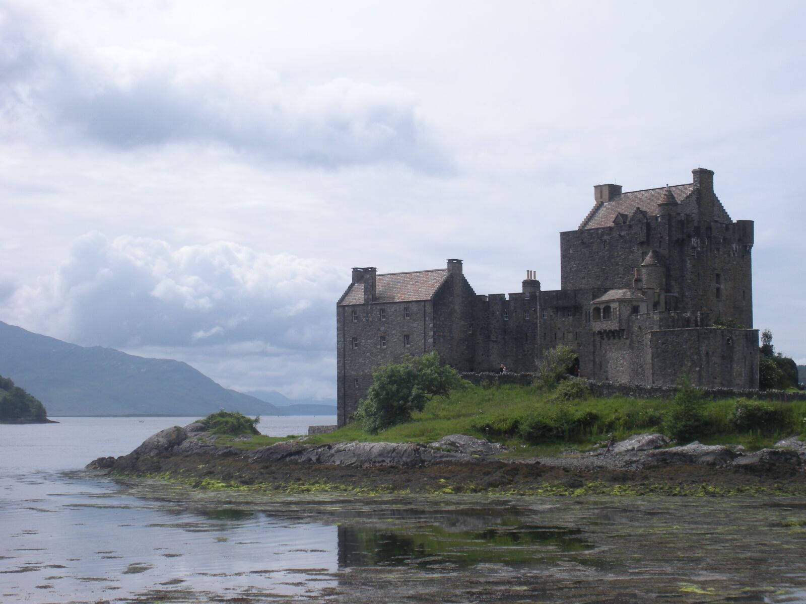 Nikon Coolpix S550 sample photo. Scotland, castle, little castle photography