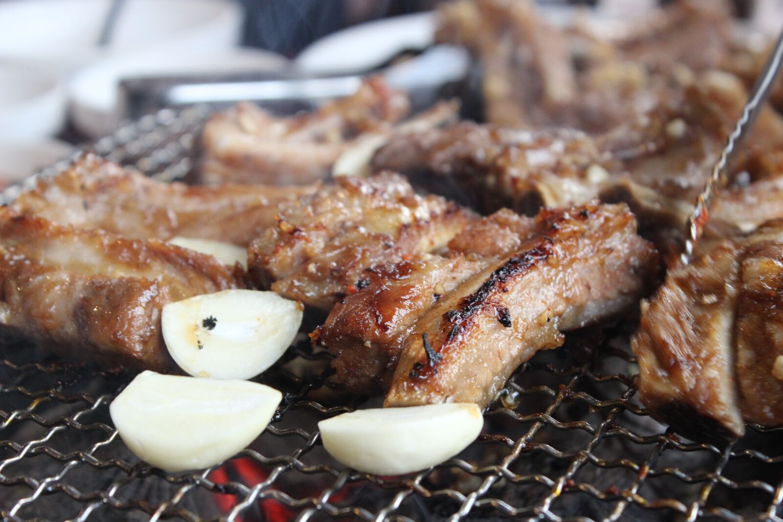 Canon EOS 600D (Rebel EOS T3i / EOS Kiss X5) sample photo. Garlic ribs, korean food photography