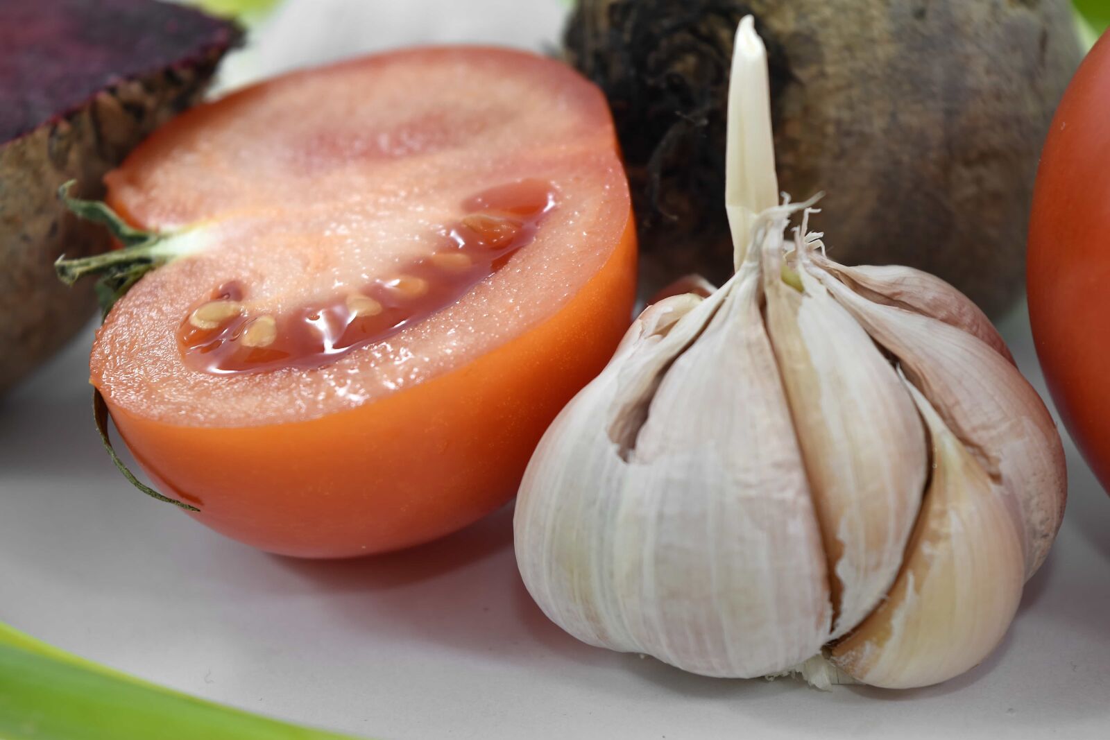Nikon D5500 sample photo. Aromatic, garlic, half, seed photography