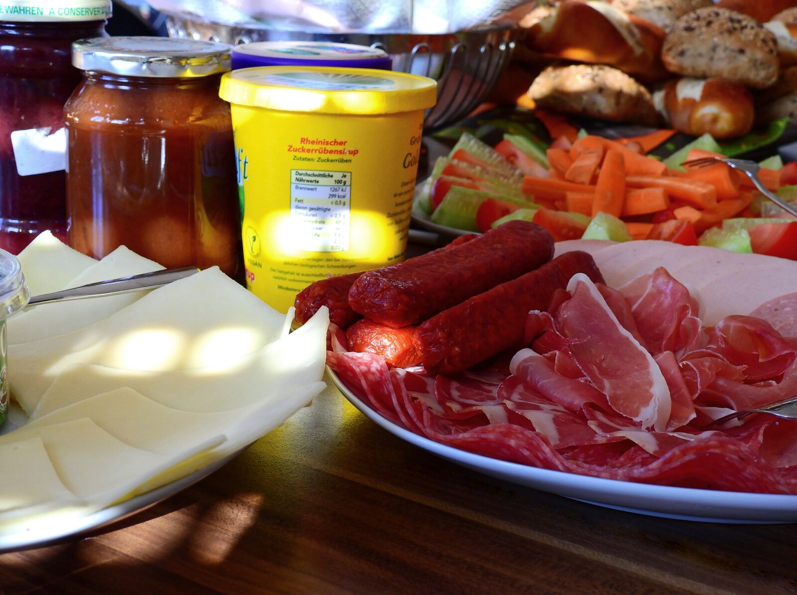 Nikon Coolpix P900 sample photo. Dine, eat, bread photography