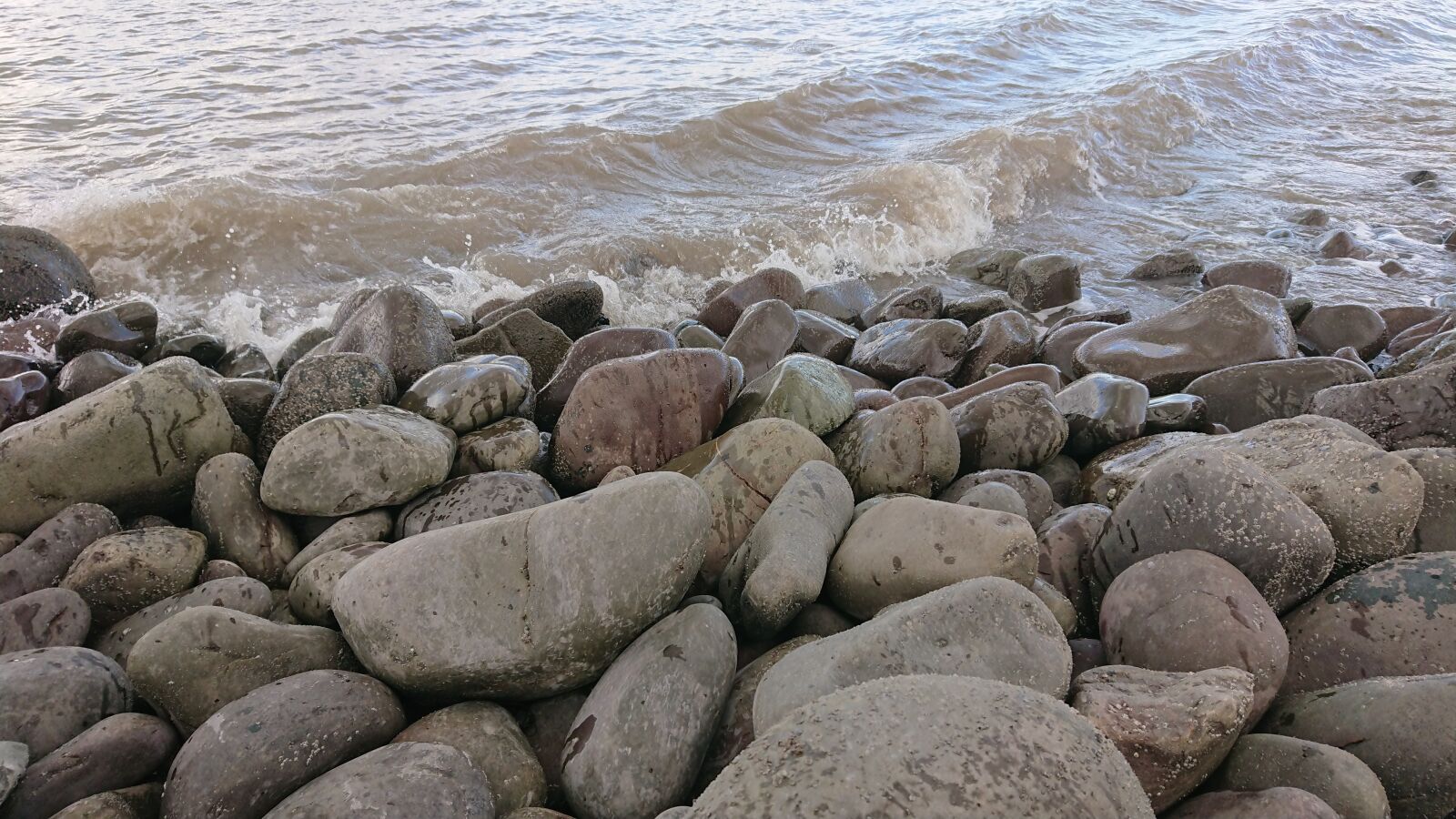 Sony Xperia XZ1 Compact sample photo. Pebbles, beach, shore photography