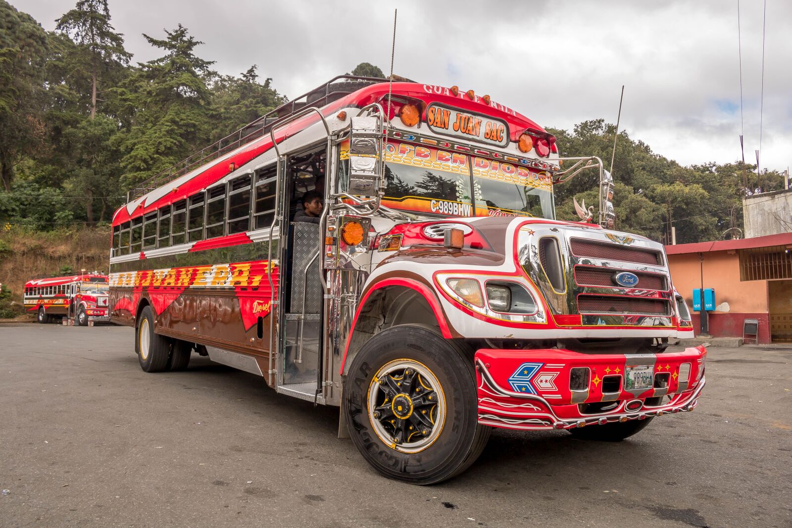 Canon EOS 750D (EOS Rebel T6i / EOS Kiss X8i) sample photo. Transport, automobile, bus photography
