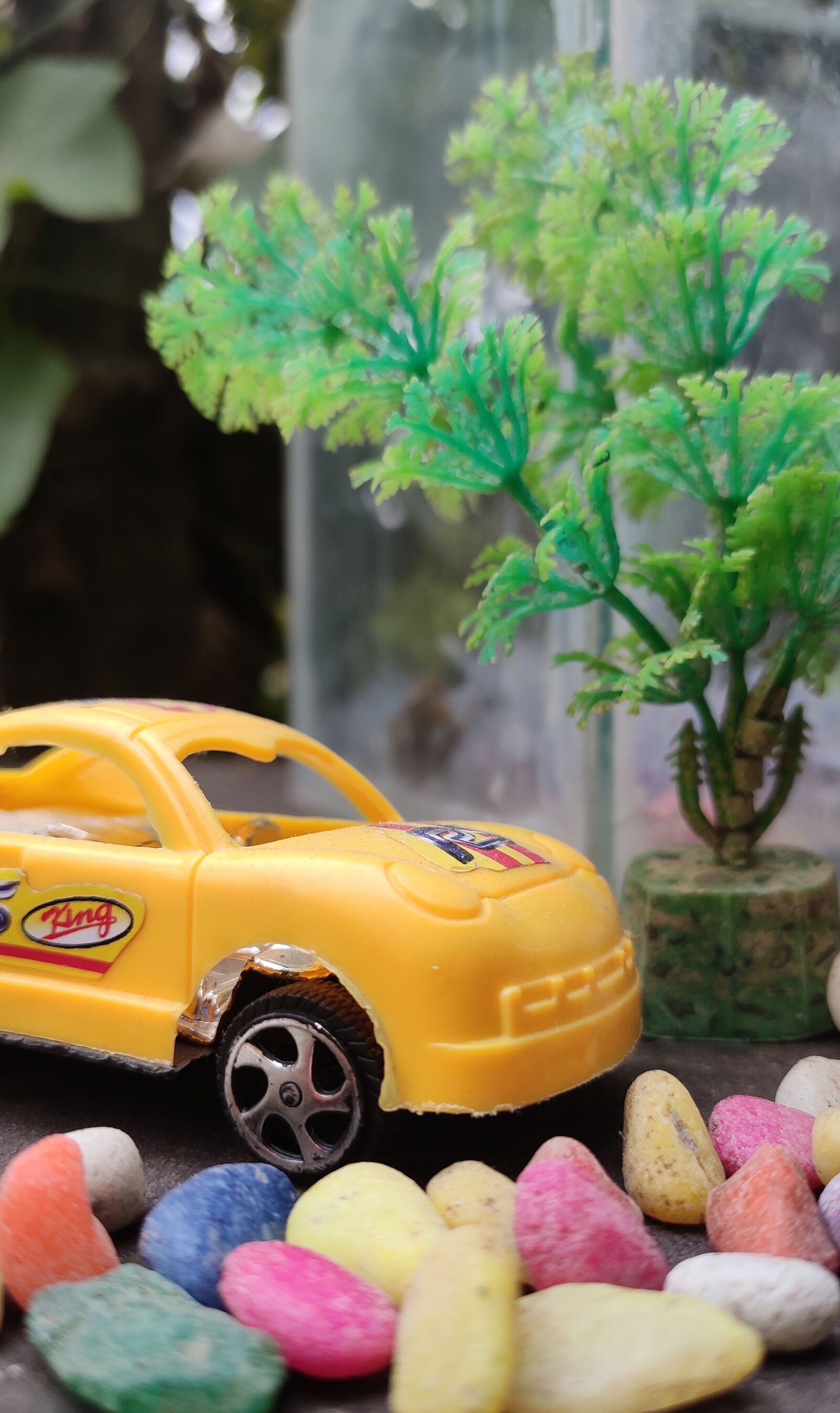 Xiaomi Redmi Note 7 Pro sample photo. Yellow, car, stones photography